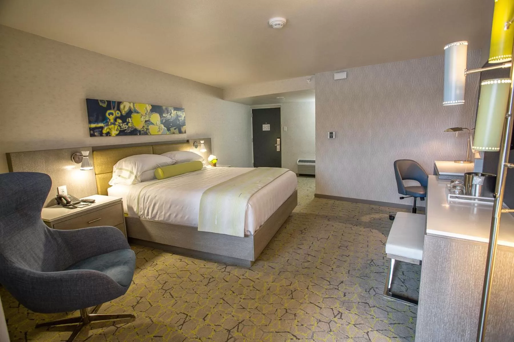 King Room with Pool View in The Fredonia Hotel