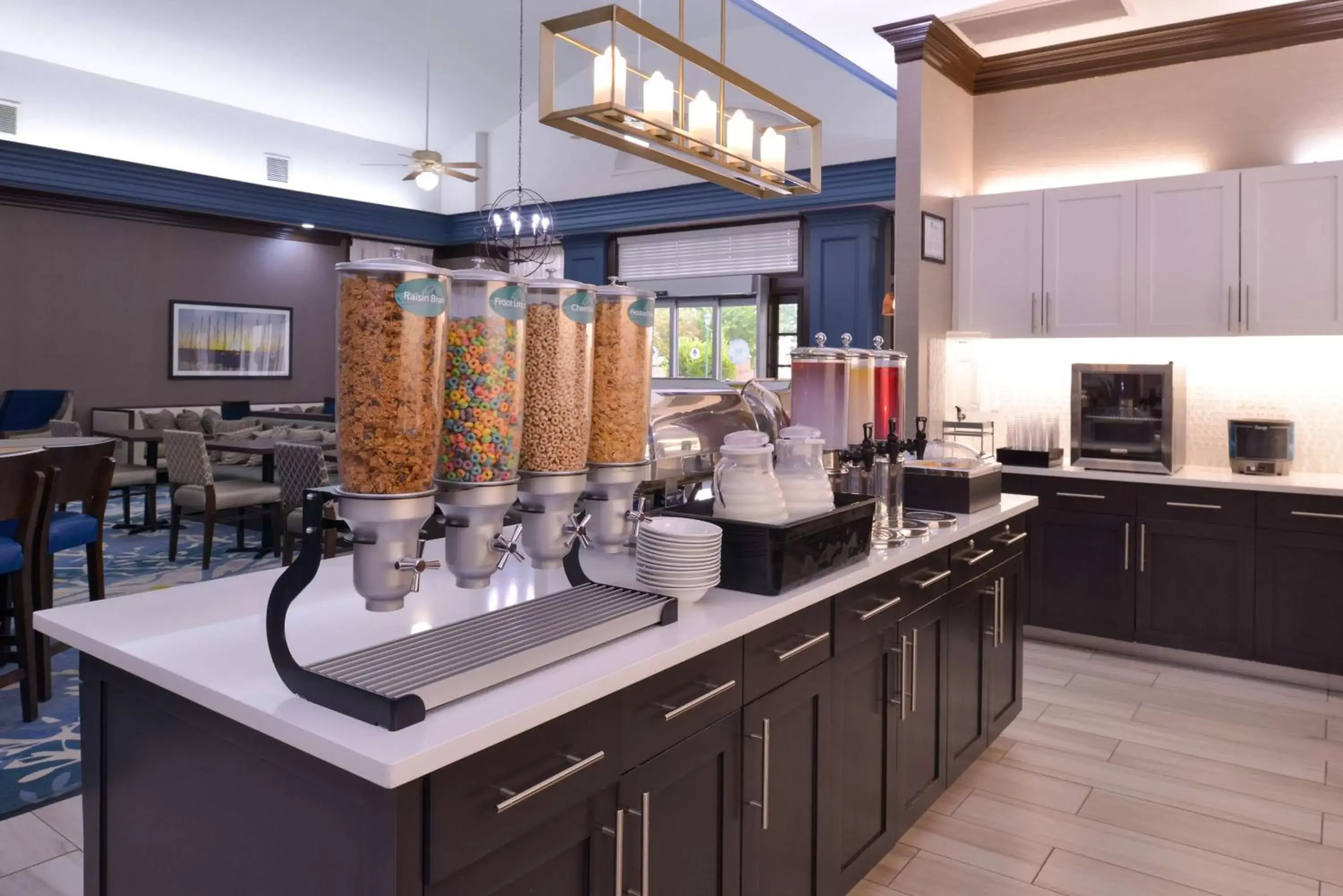 Breakfast, Kitchen/Kitchenette in Homewood Suites by Hilton Dallas-Lewisville
