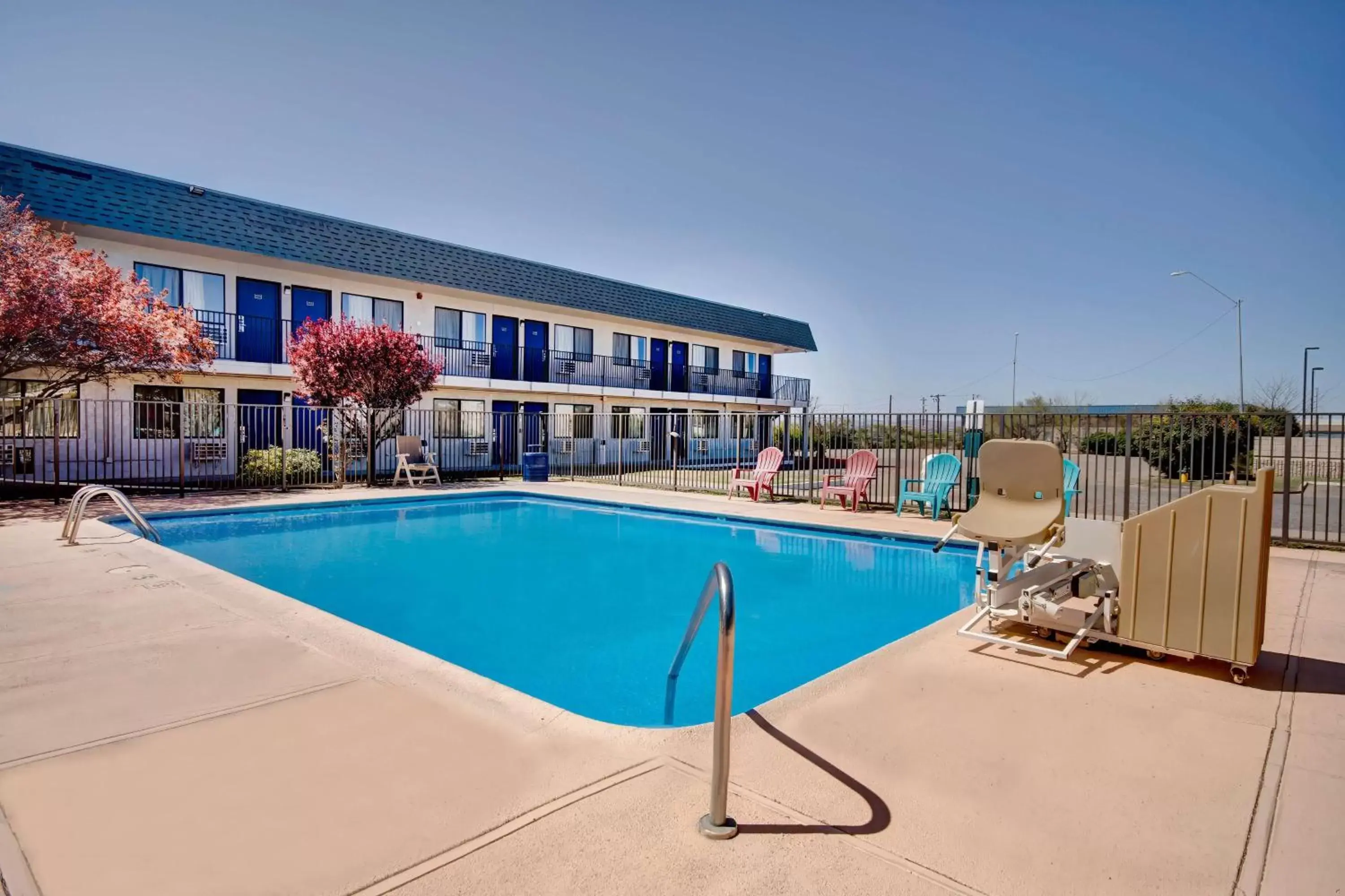 Pool view, Swimming Pool in Motel 6-Douglas, AZ