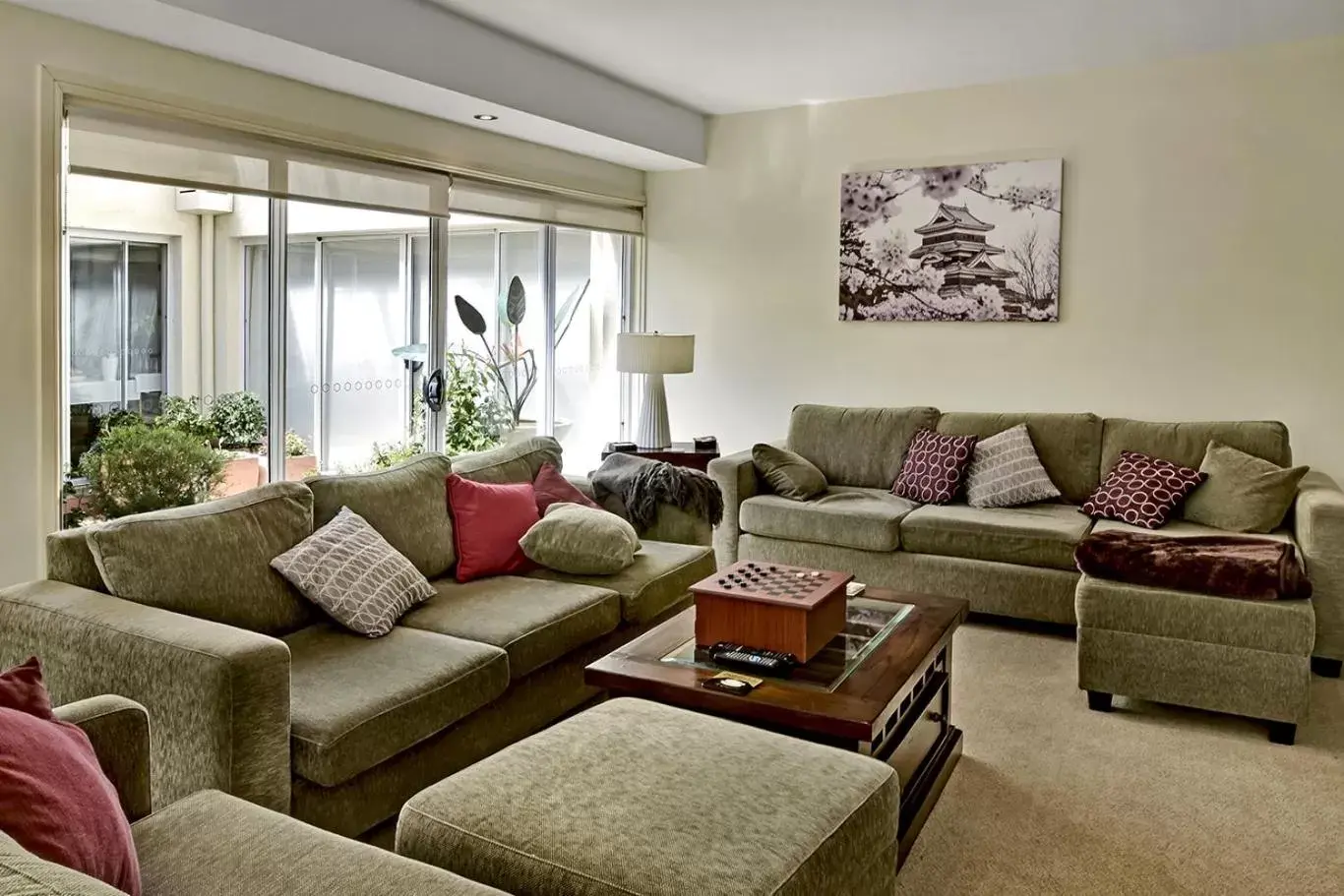 Communal lounge/ TV room, Seating Area in Bundanoon Lodge