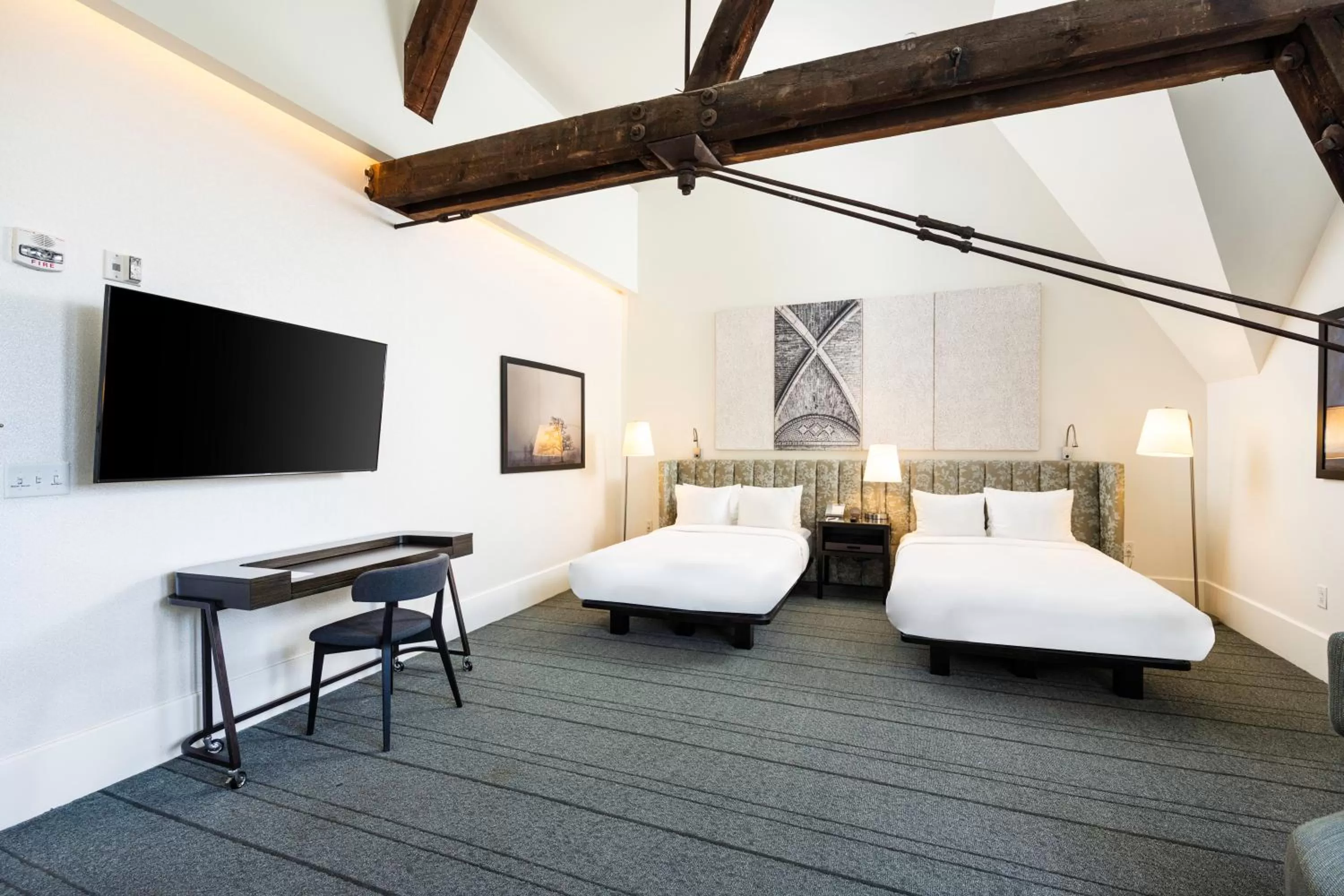 Photo of the whole room, Bed in The Richardson Hotel