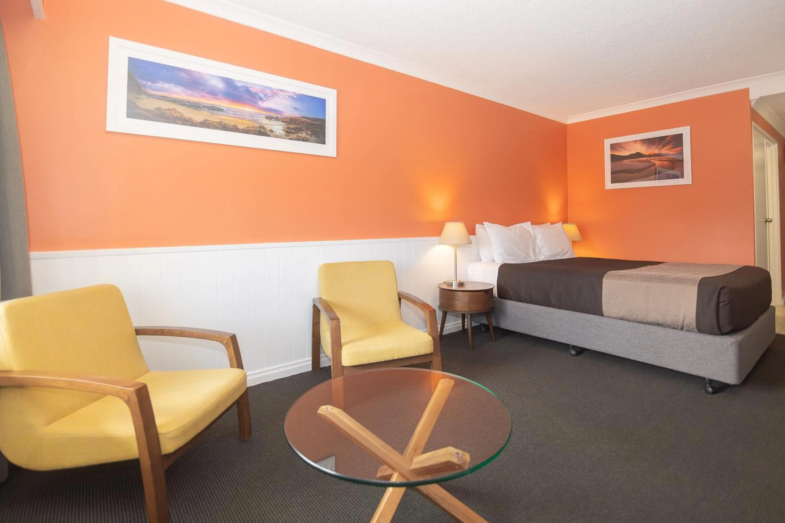 Seating area in Dog Rock Motel