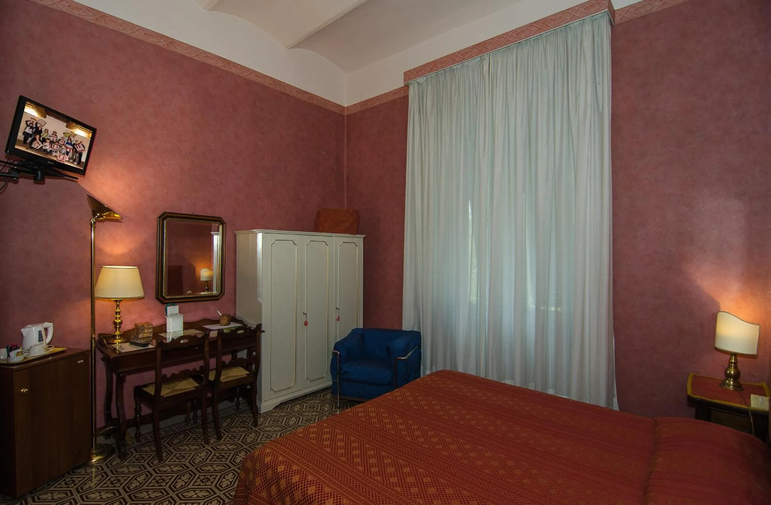 TV and multimedia, Bed in Hotel Rex