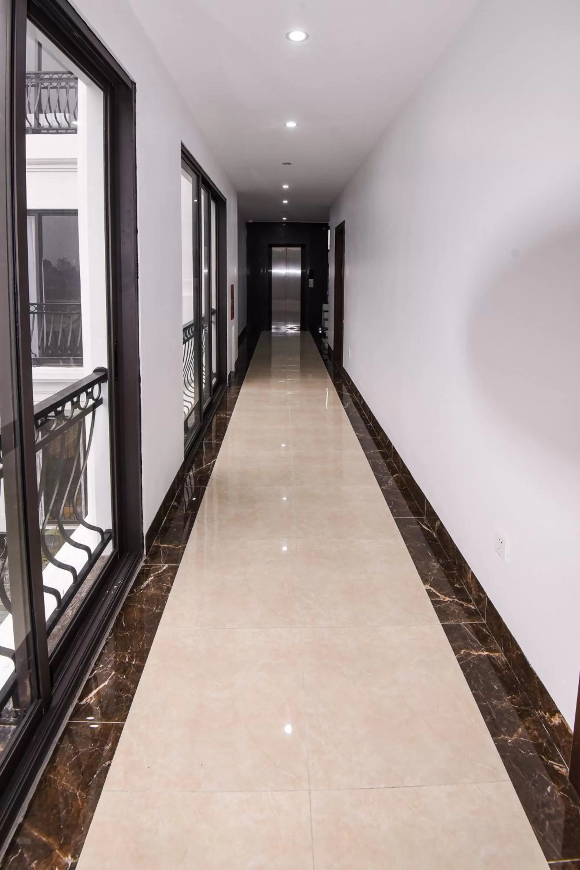 elevator in Lotus Hotel Ninh Bình