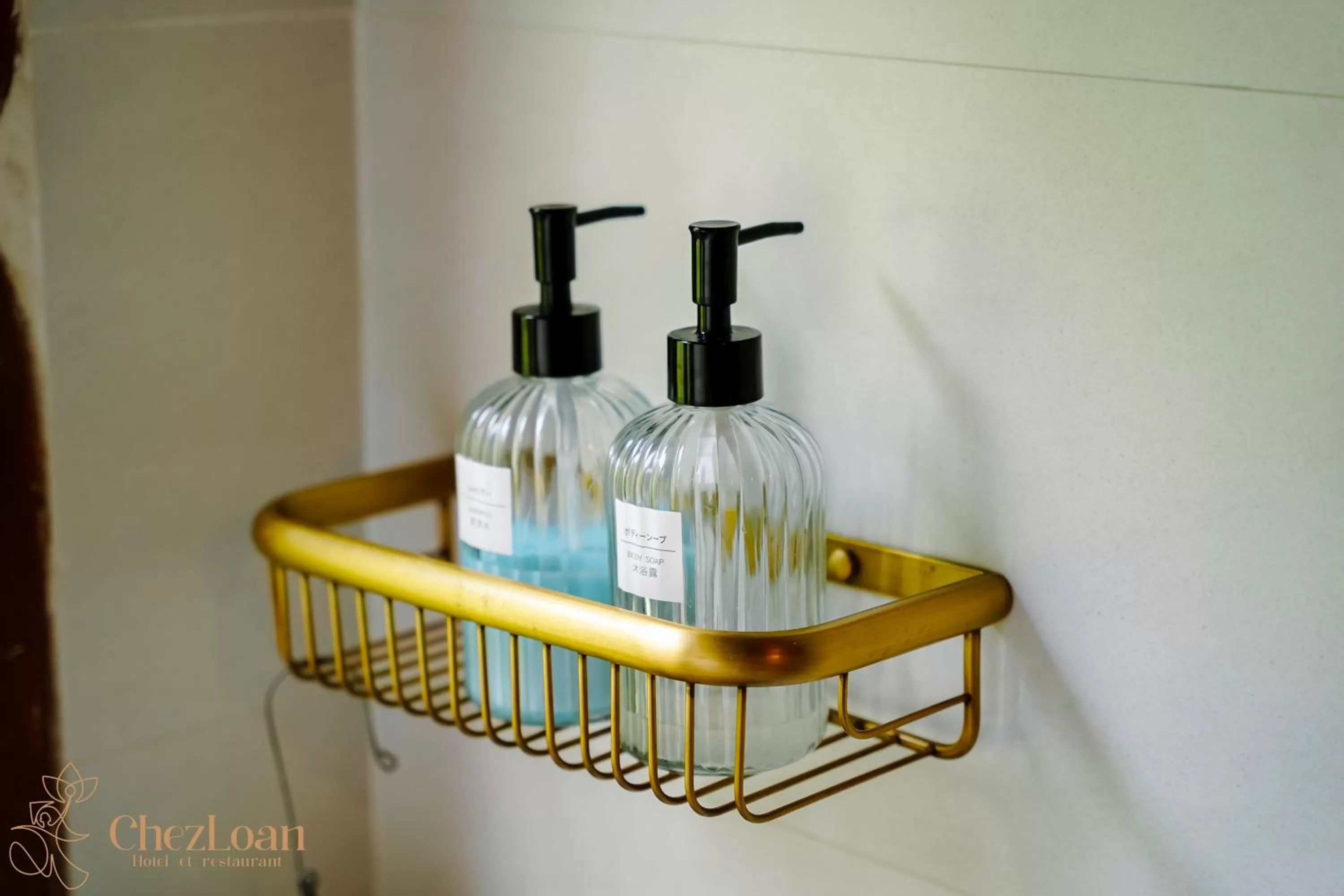 Toilet in Chez Loan Hotel