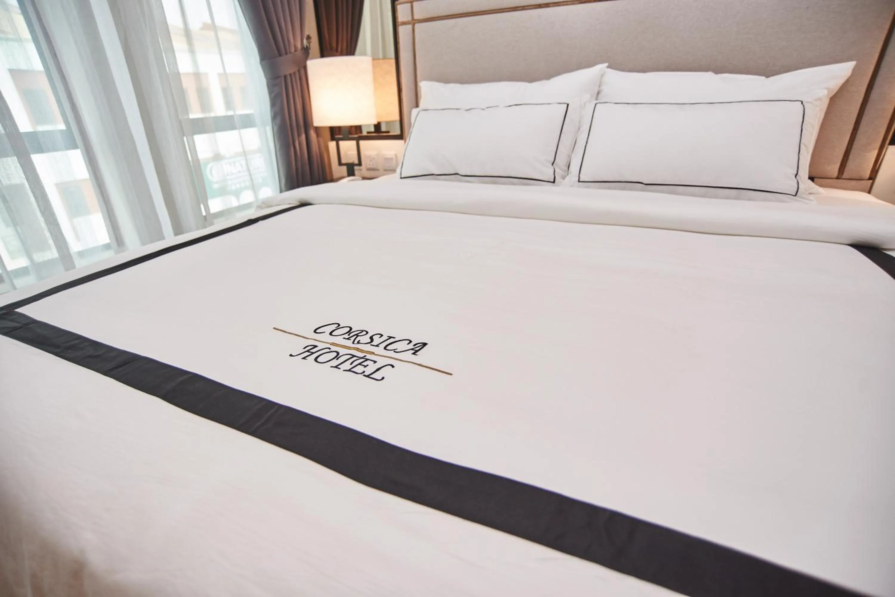 Bedroom, Bed in Corsica Hotel