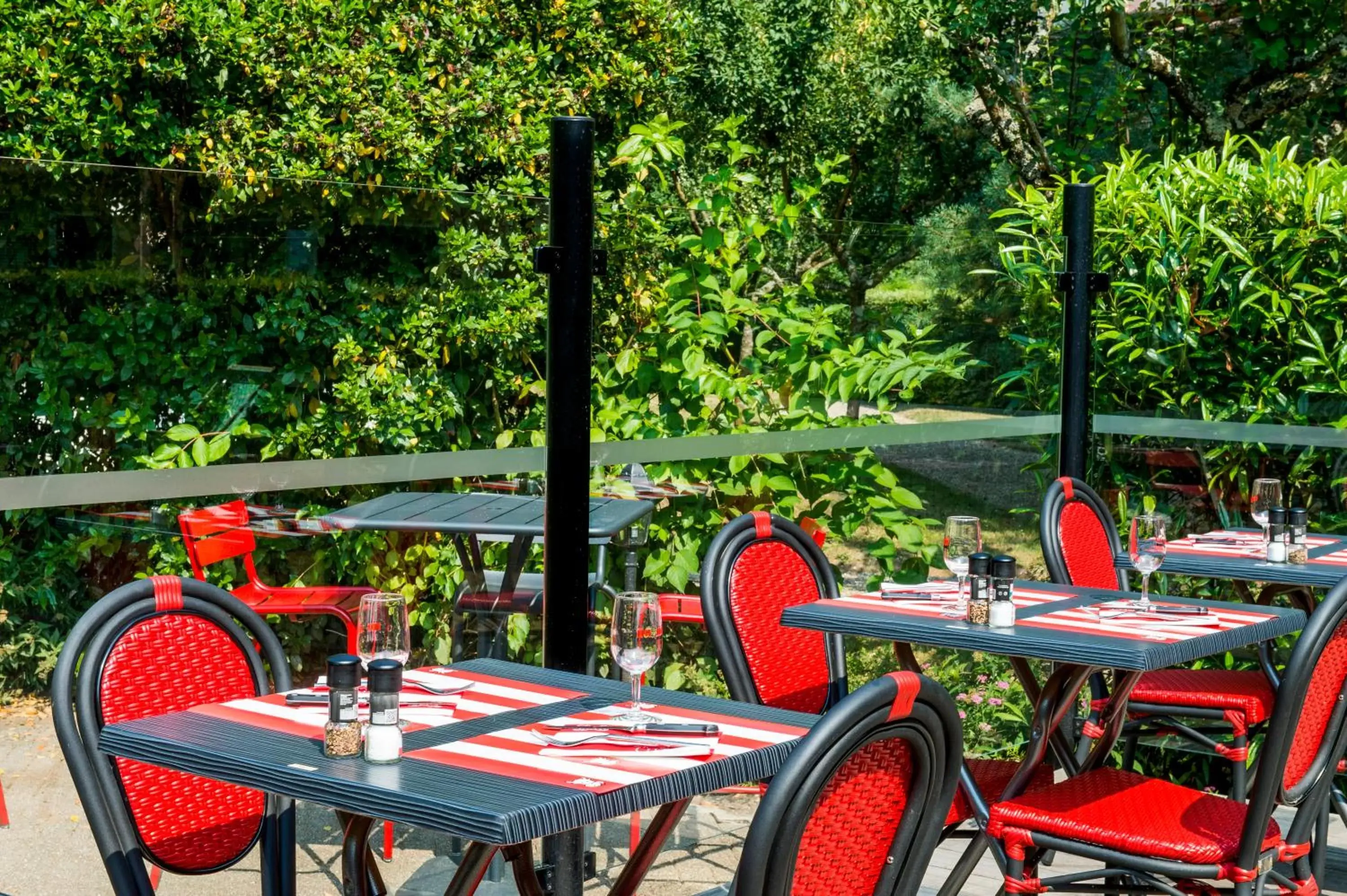 Patio, Restaurant/Places to Eat in ibis Metz Nord