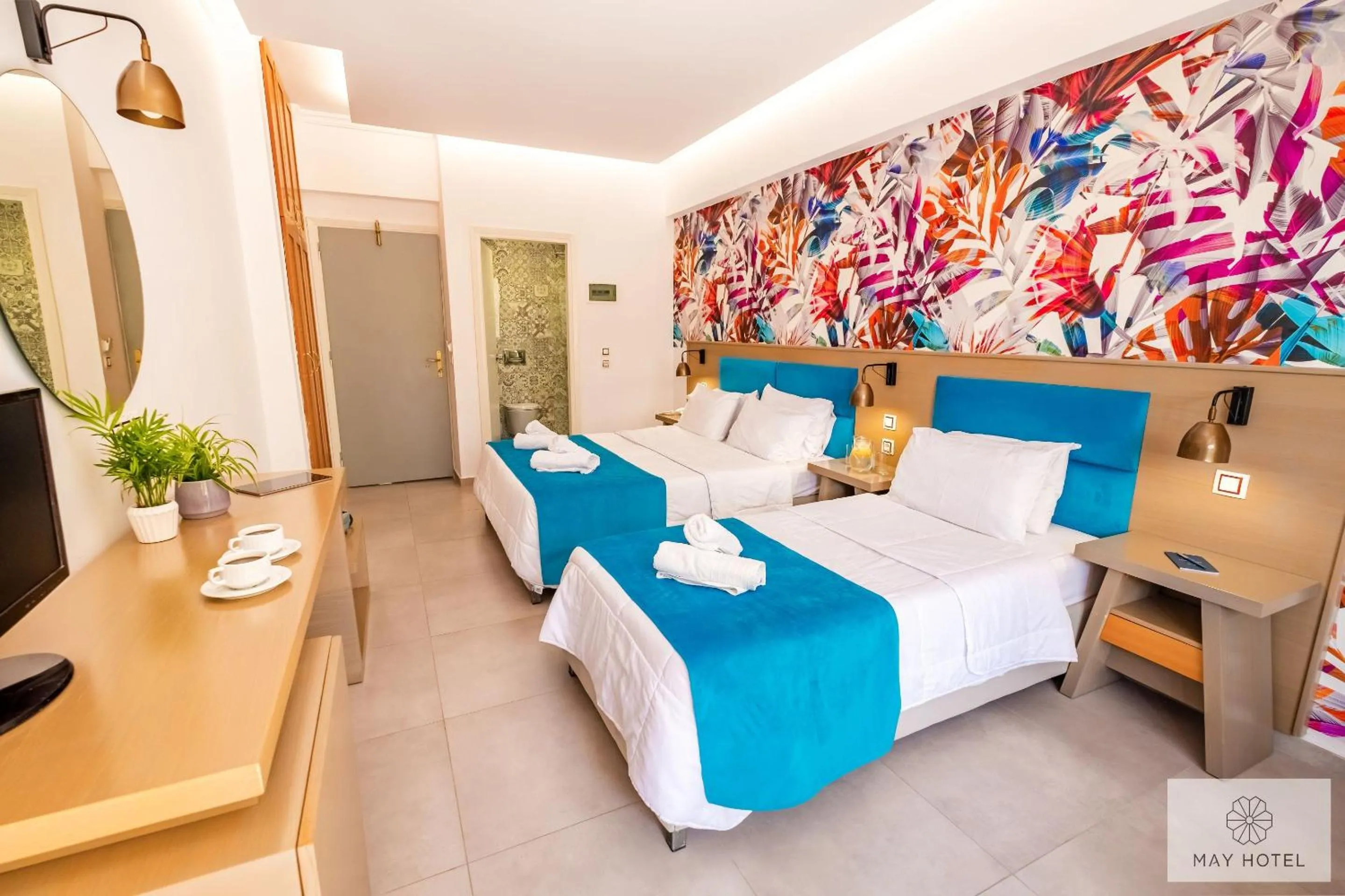 Photo of the whole room, Bed in May Beach Hotel