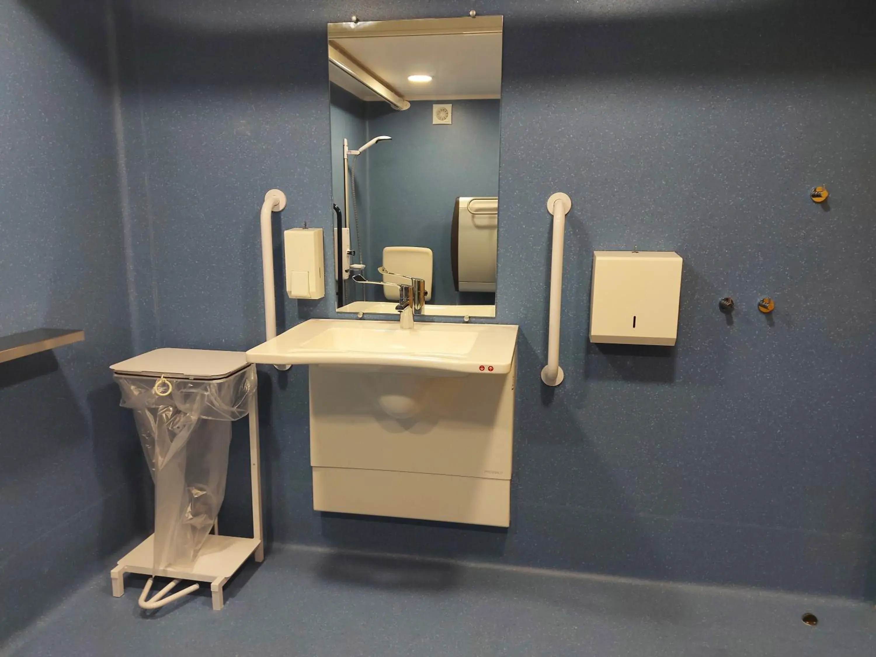 Toilet, Bathroom in Callander Hostel