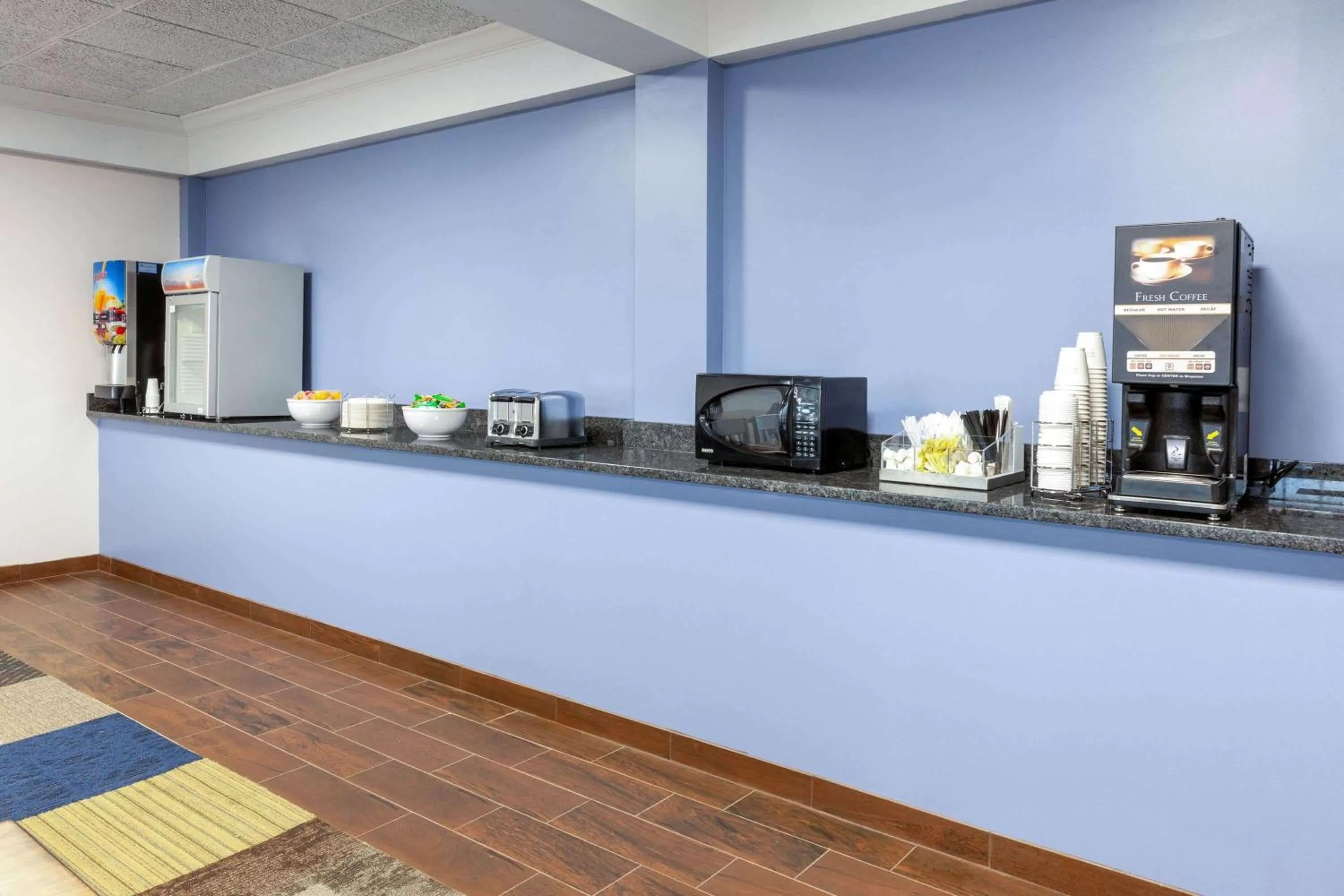 Restaurant/places to eat in Days Inn by Wyndham Sandusky Cedar Point