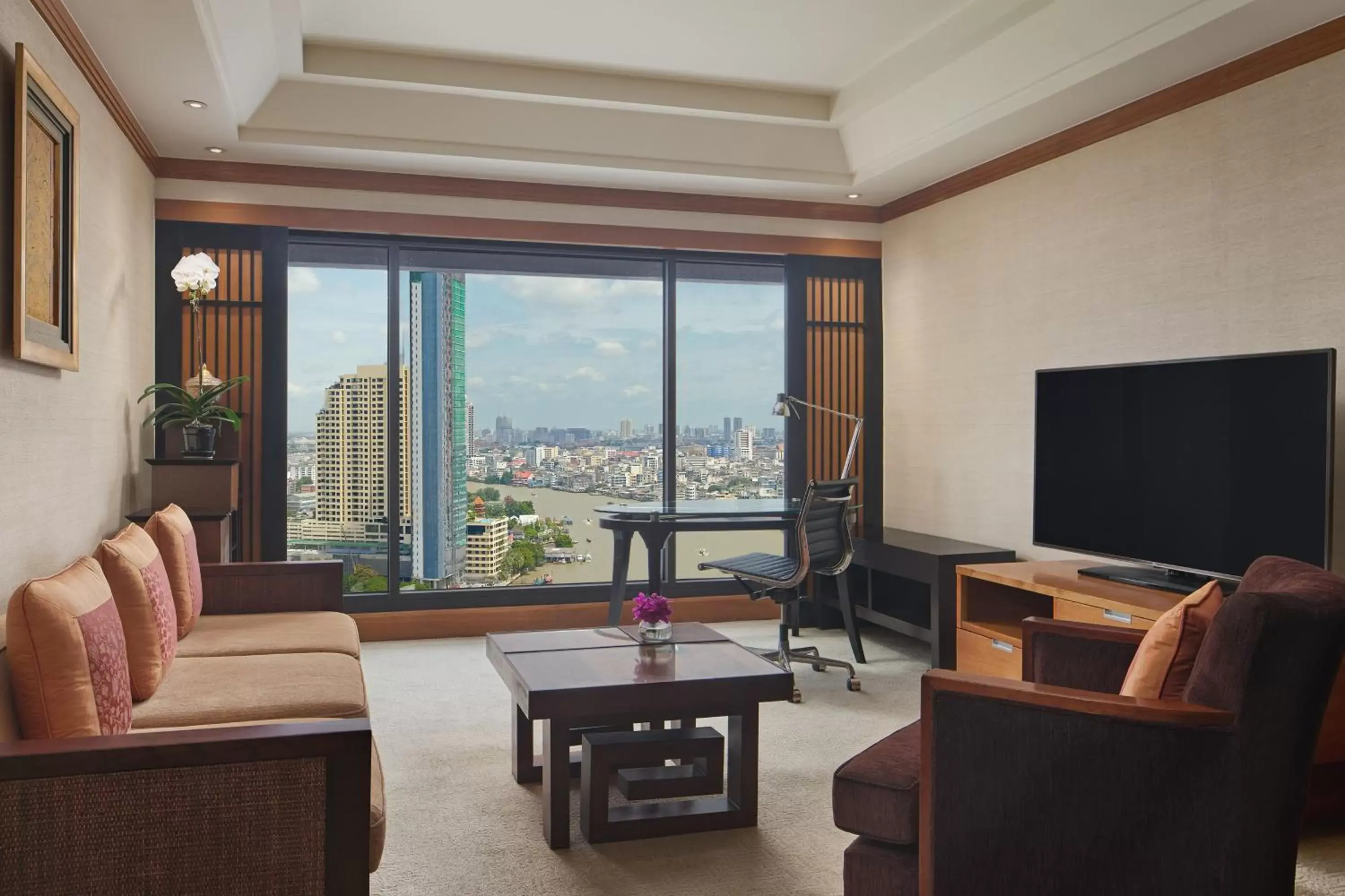 Bedroom, Seating Area in Royal Orchid Sheraton Hotel and Towers