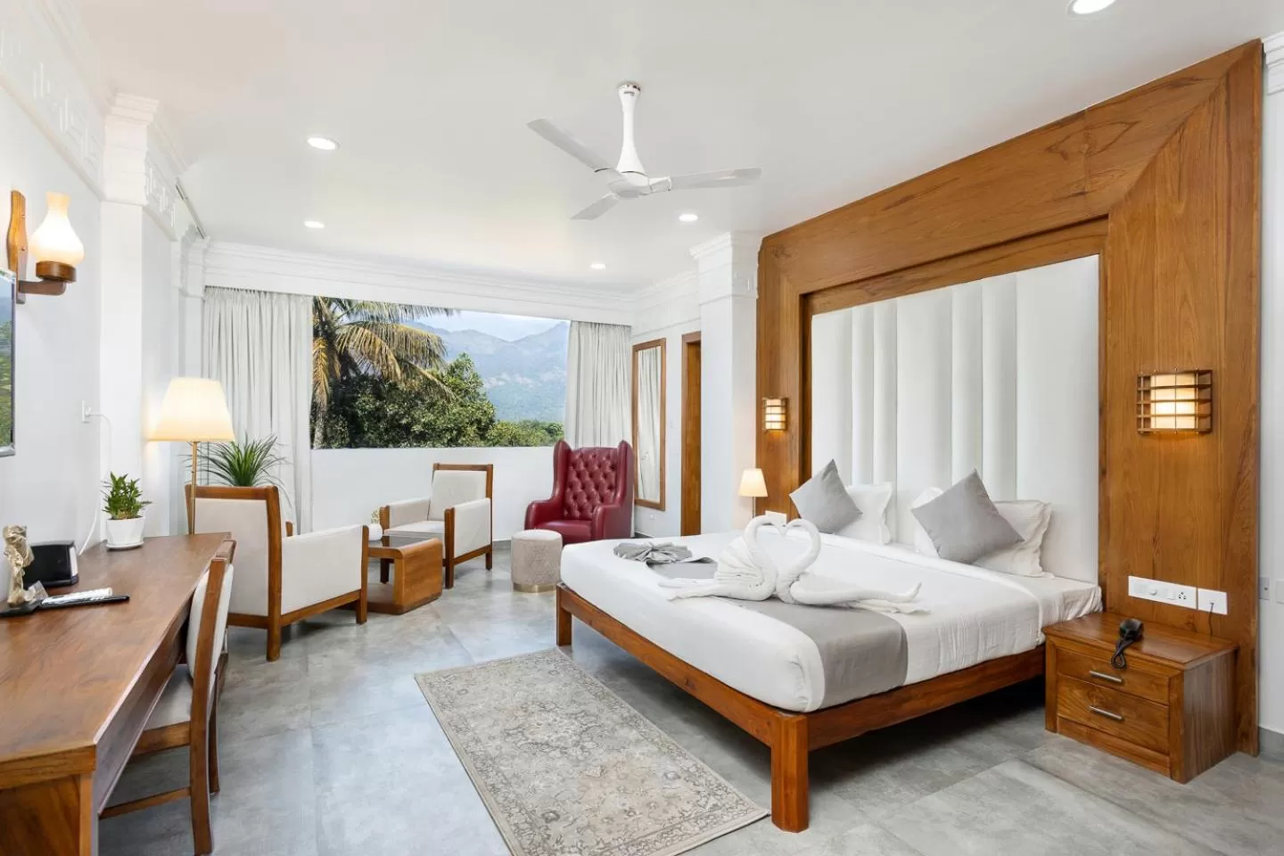 Bed in HOTEL WHITE HOUSE, Munnar
