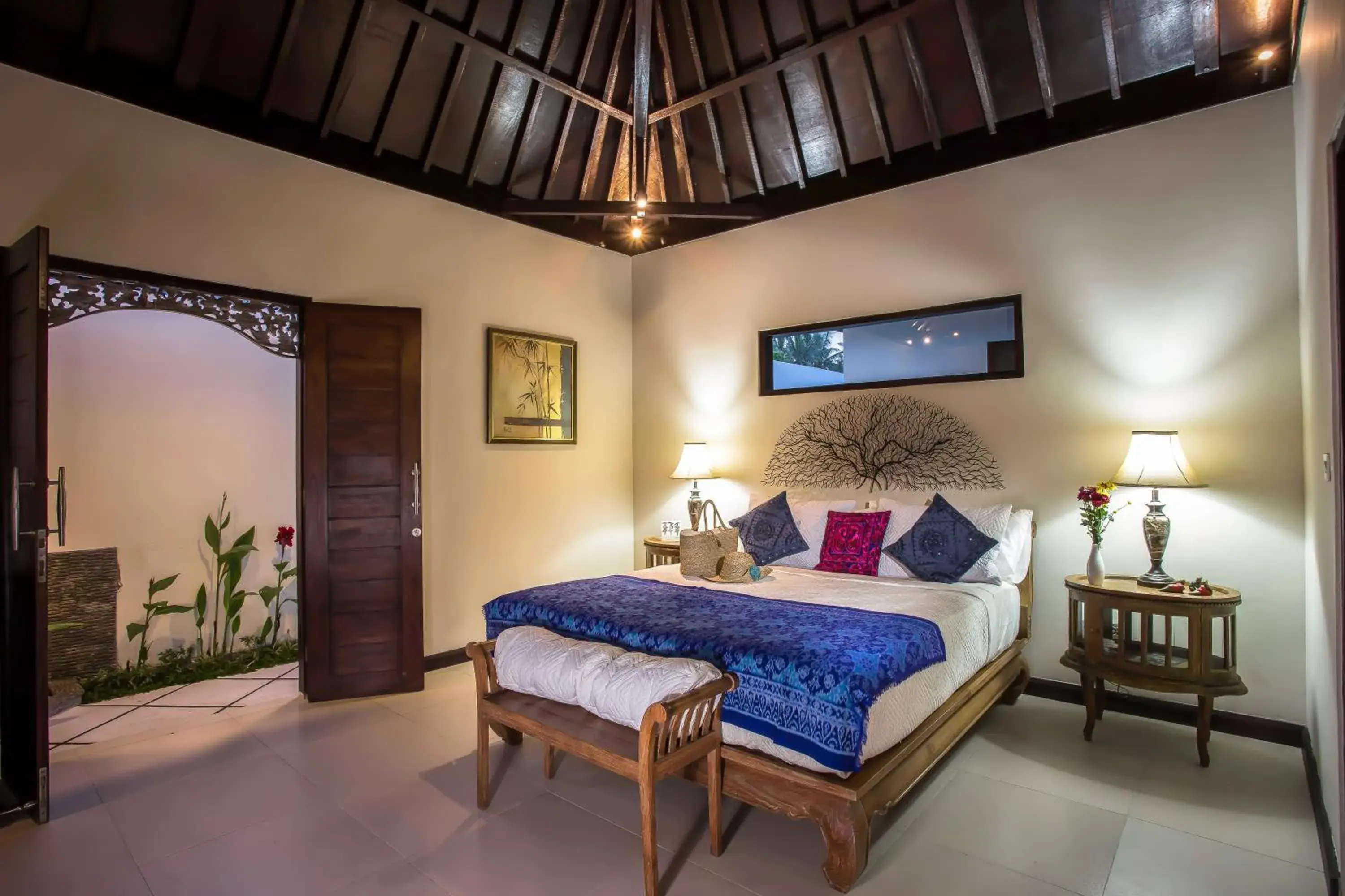 Bed in Solo Villas & Retreat