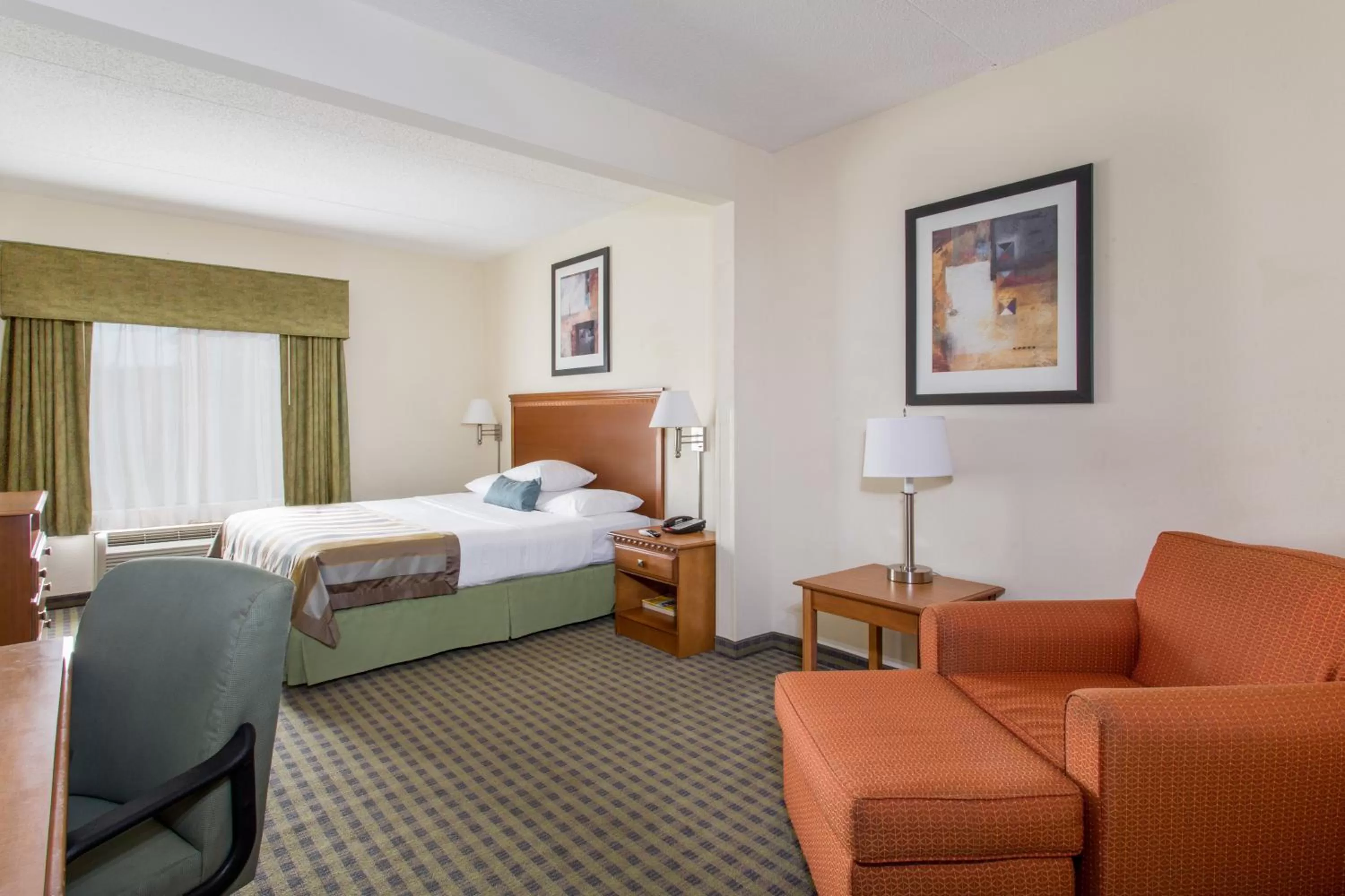 Photo of the whole room, Bed in Wingate by Wyndham Atlanta Fairburn