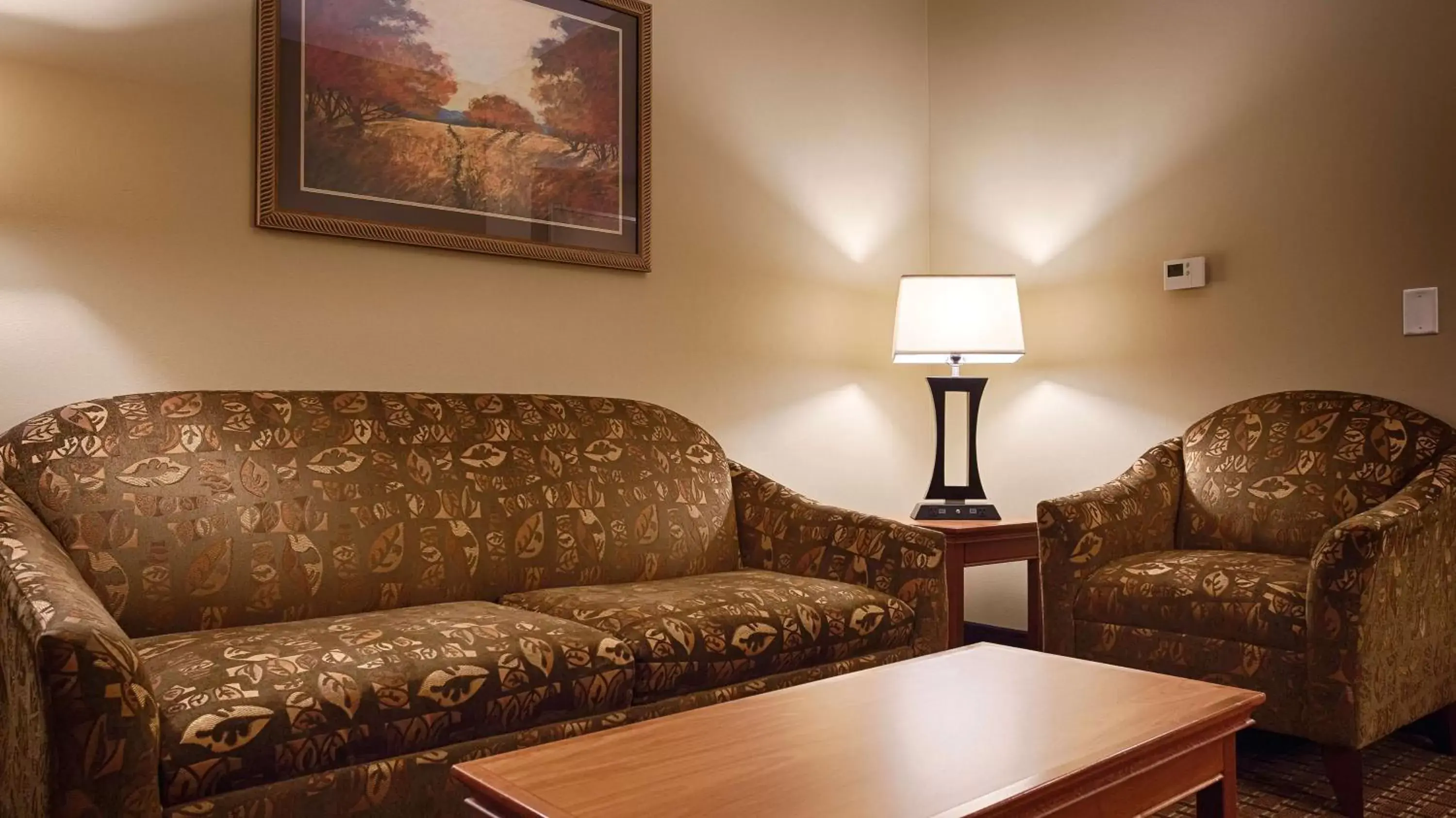 Photo of the whole room, Seating Area in Best Western Plus Grand Island Inn and Suites
