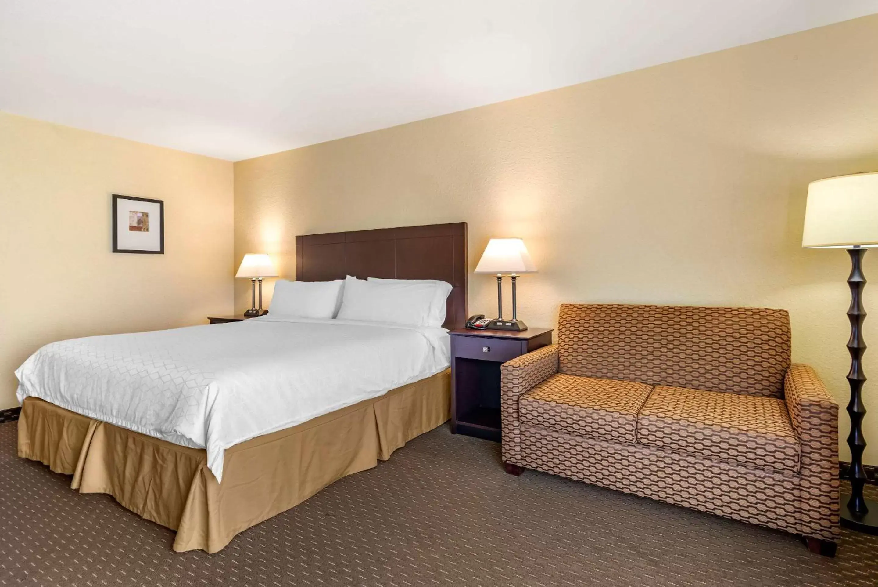 Photo of the whole room, Bed in Comfort Inn & Suites Dahlonega University Area