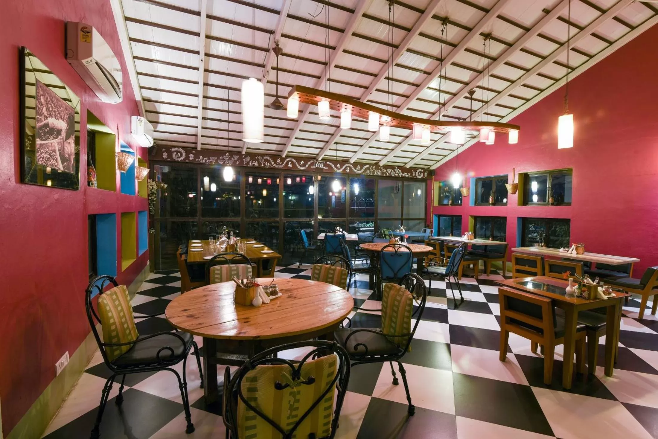 Restaurant/places to eat in The Source At Sula