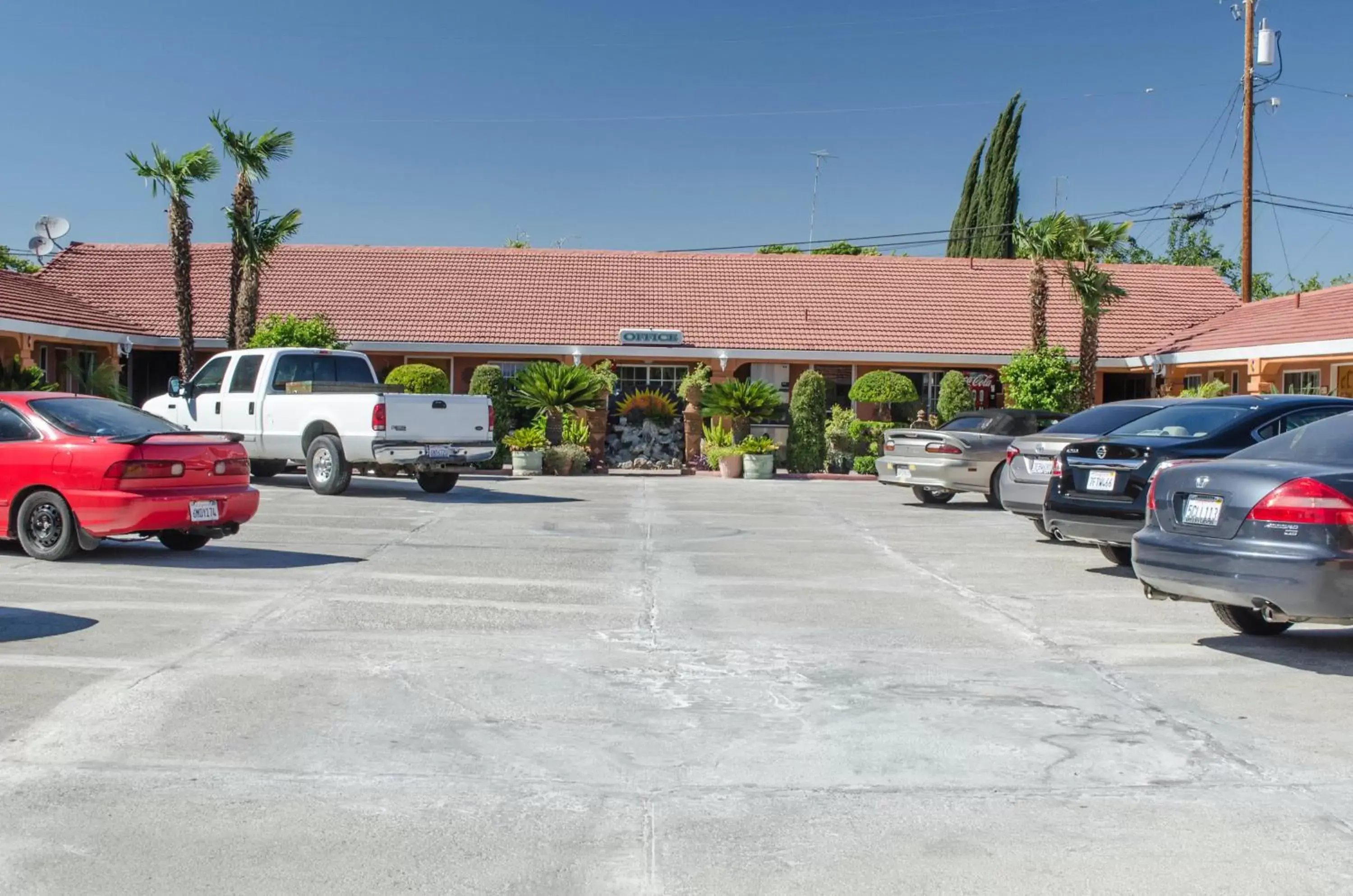 Facade/entrance in Economy Inn Los Banos Facade/entrance in Economy Inn Los Banos