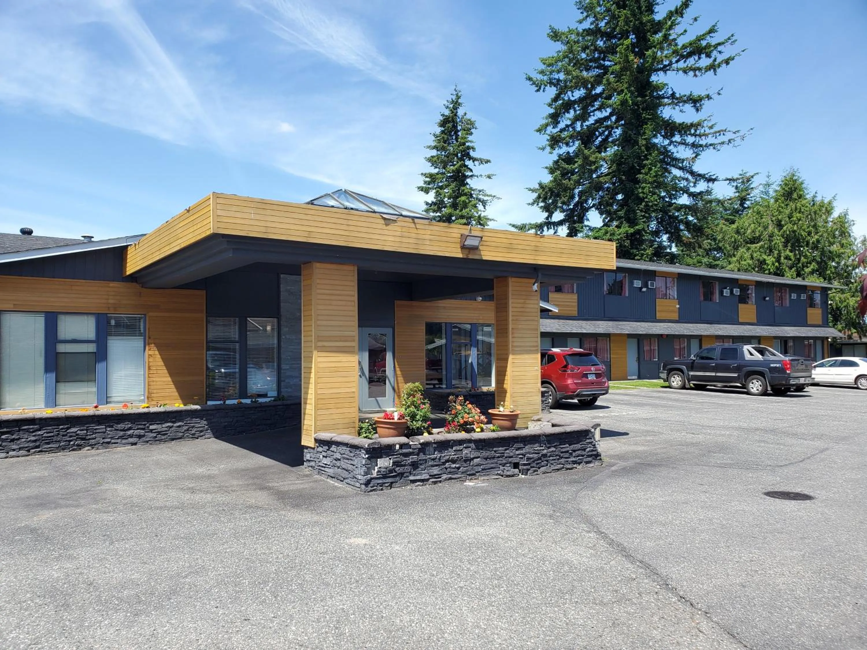 Property building in Alpine Inn Abbotsford