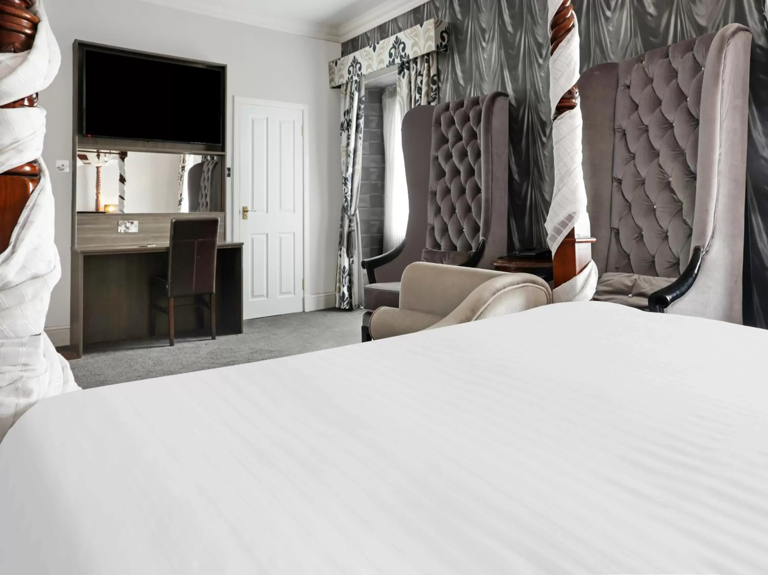 Bedroom, Bed in Dryfesdale Hotel - BW Signature Collection