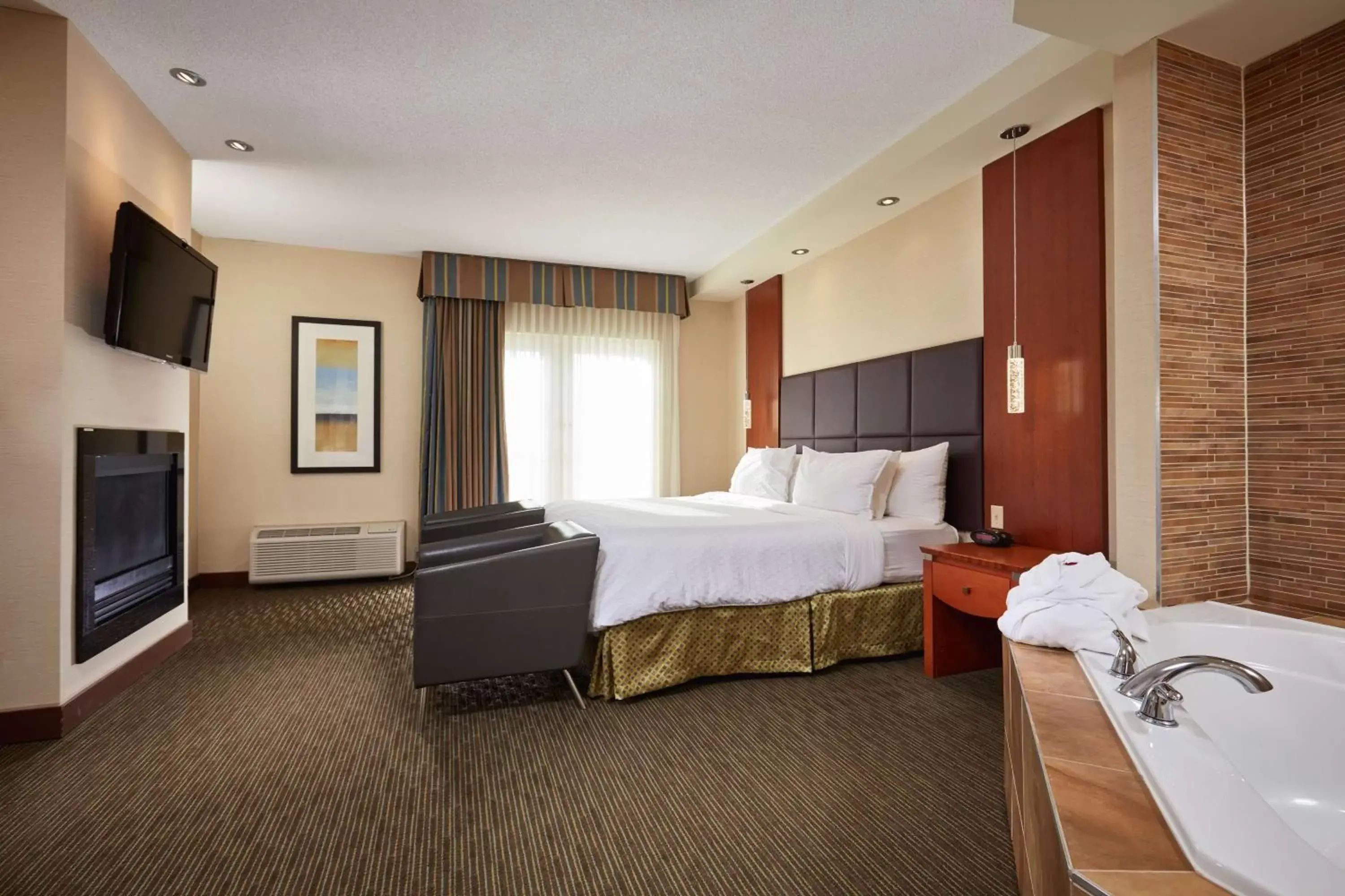 Photo of the whole room, Bed in Best Western Plus Orangeville Inn & Suites