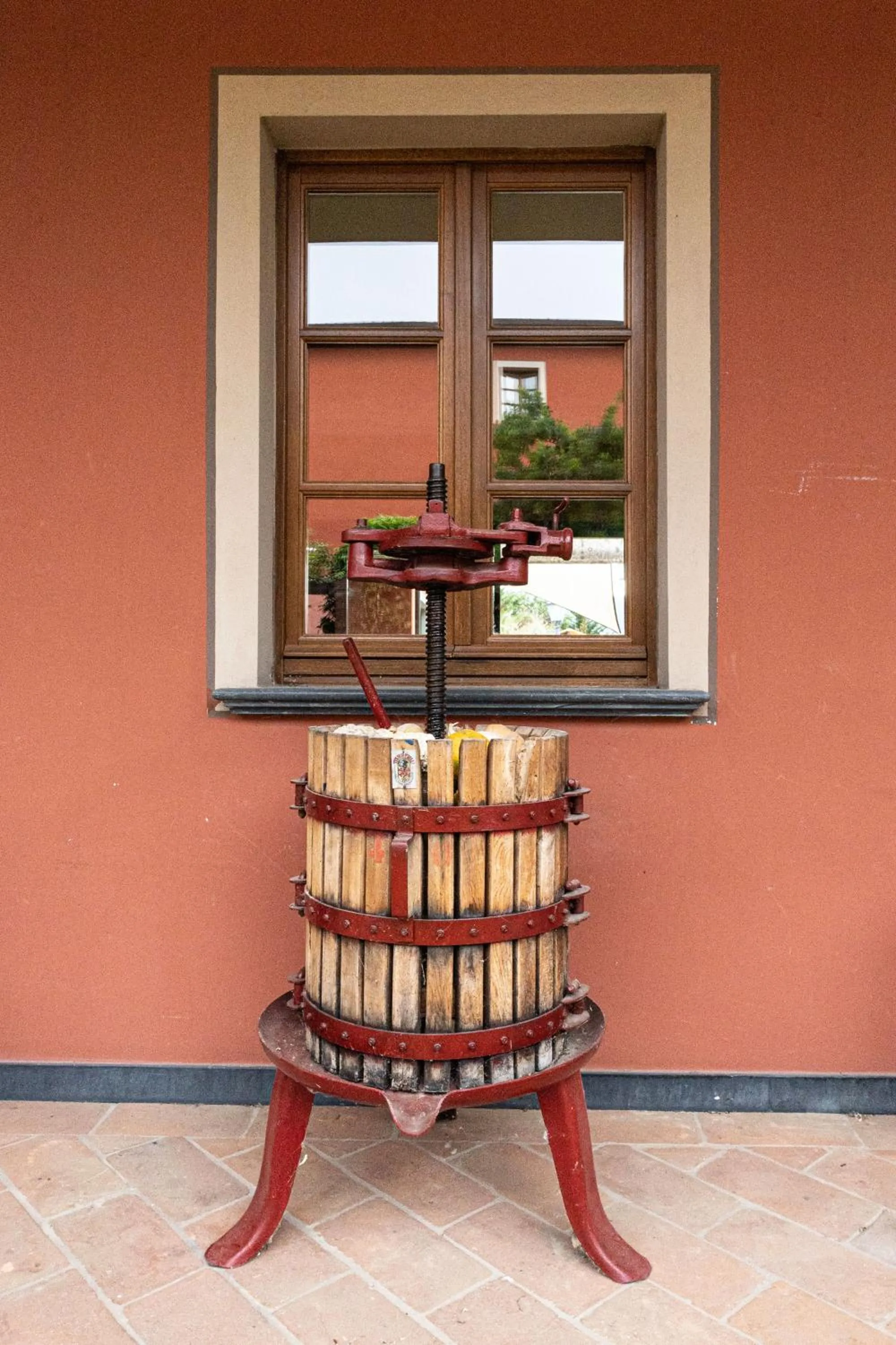 Decorative detail in Albergo la Luna