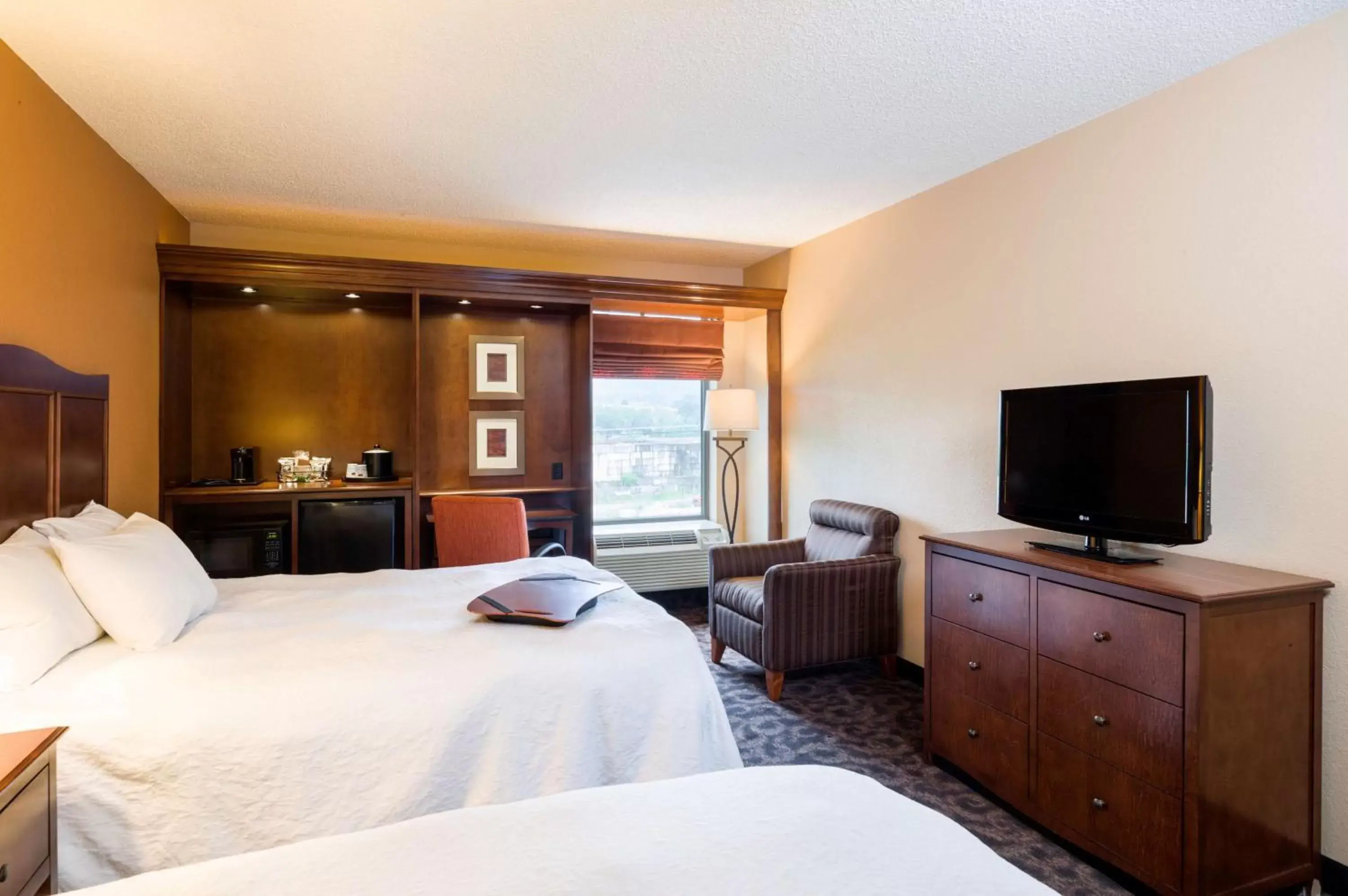 Bedroom, Bed in Hampton Inn Danville Bedroom, Bed in Hampton Inn Danville