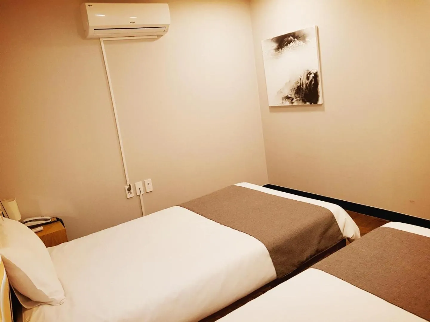 Decorative detail, Bed in Hotel Tong Yeondong Jeju