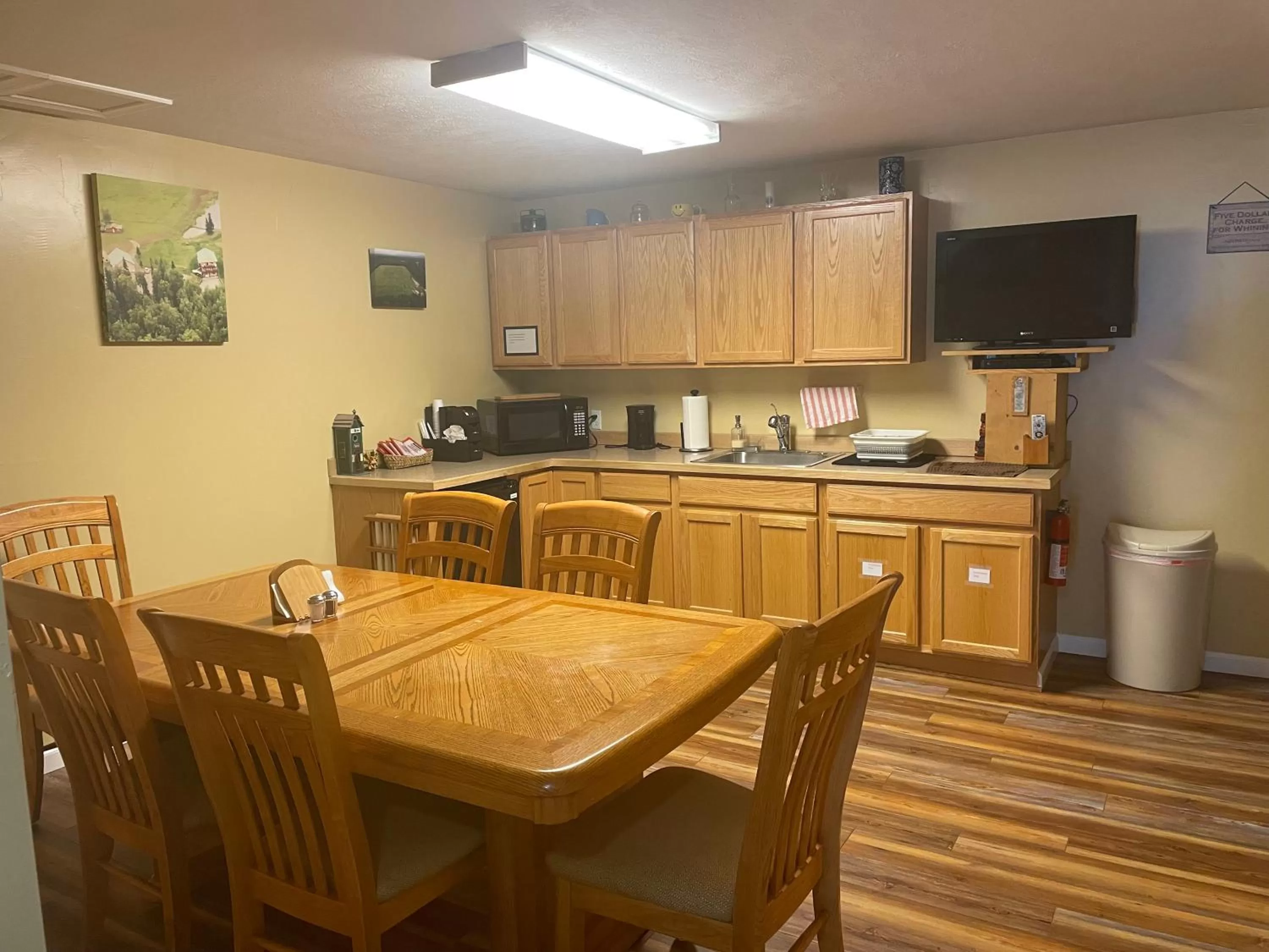 Property building, Kitchen/Kitchenette in McKinley View B&B