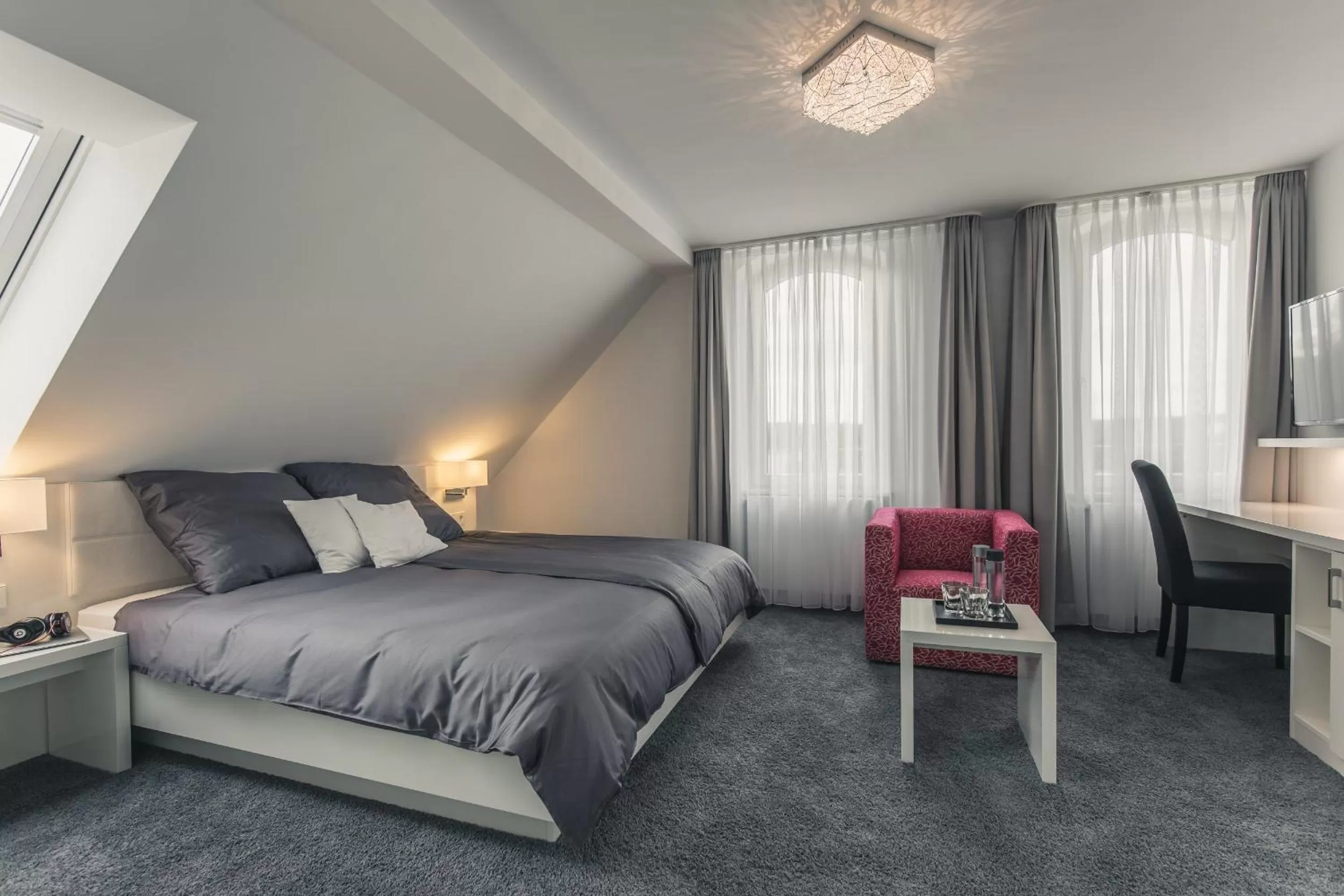 Day, Bed in Bahnlounge 1907