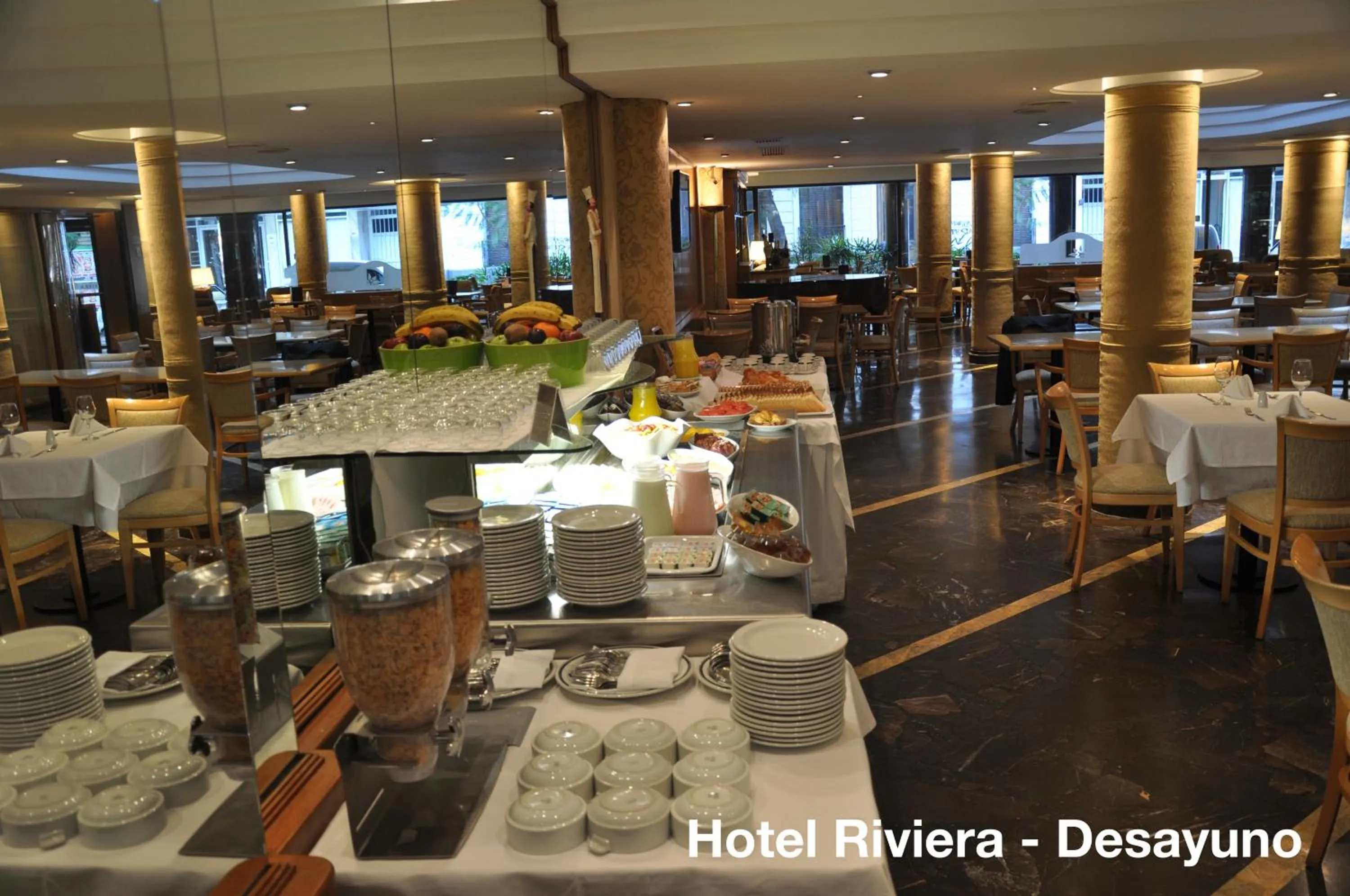 Restaurant/places to eat in Hotel Solans Riviera