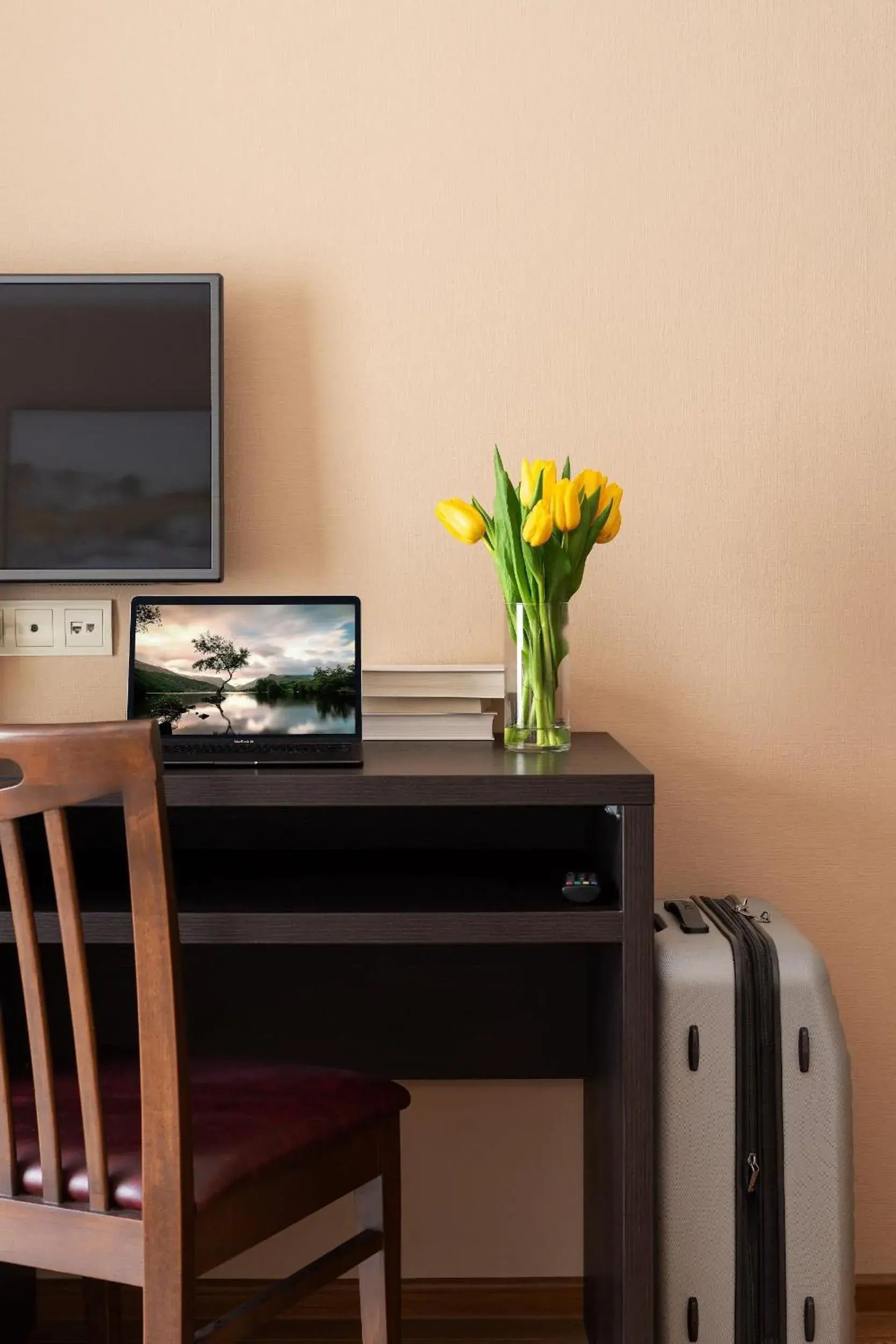 Bedroom, TV/Entertainment Center in Sephia Hotel