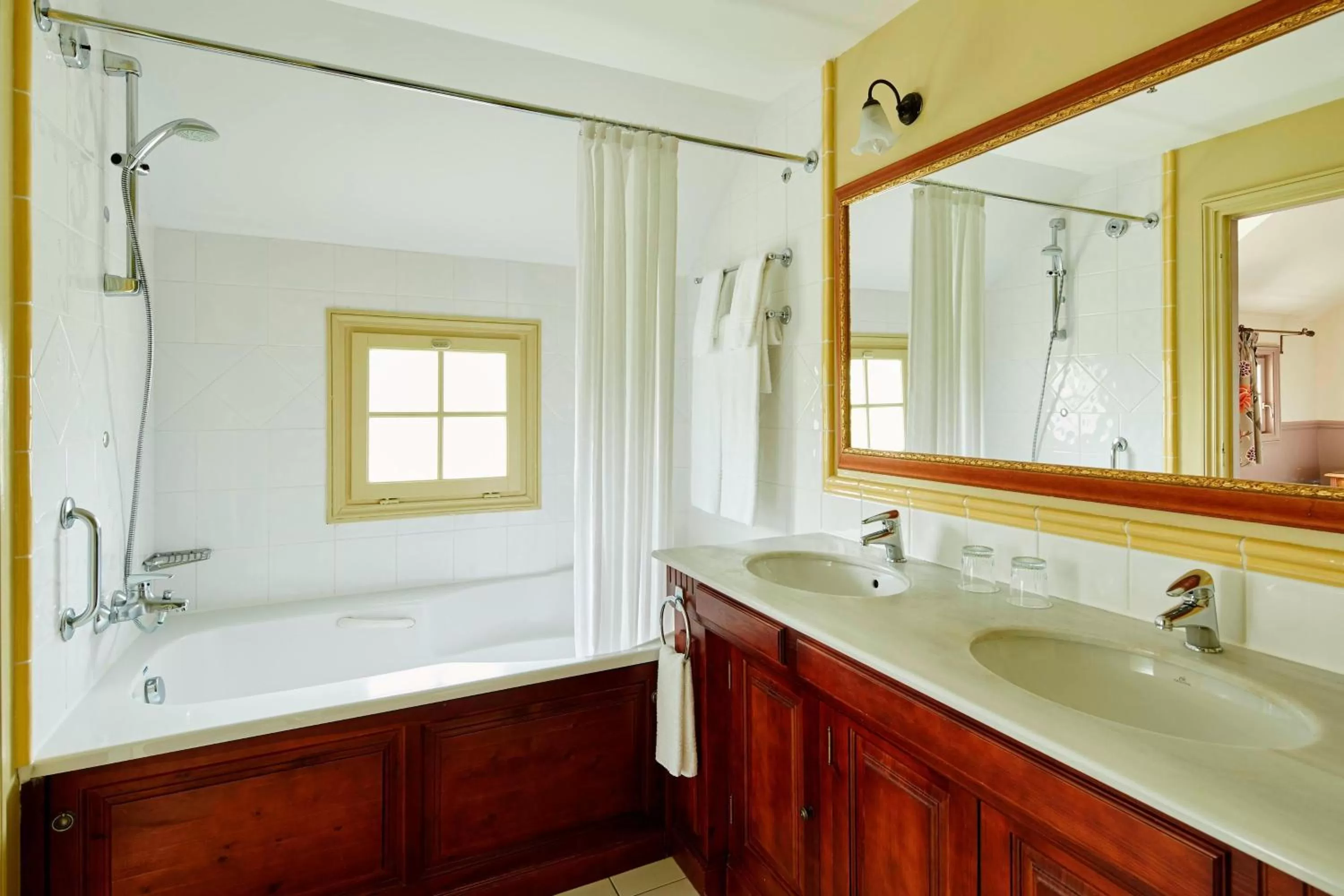 Bathroom in Marriott's Village d'Ile-de-France