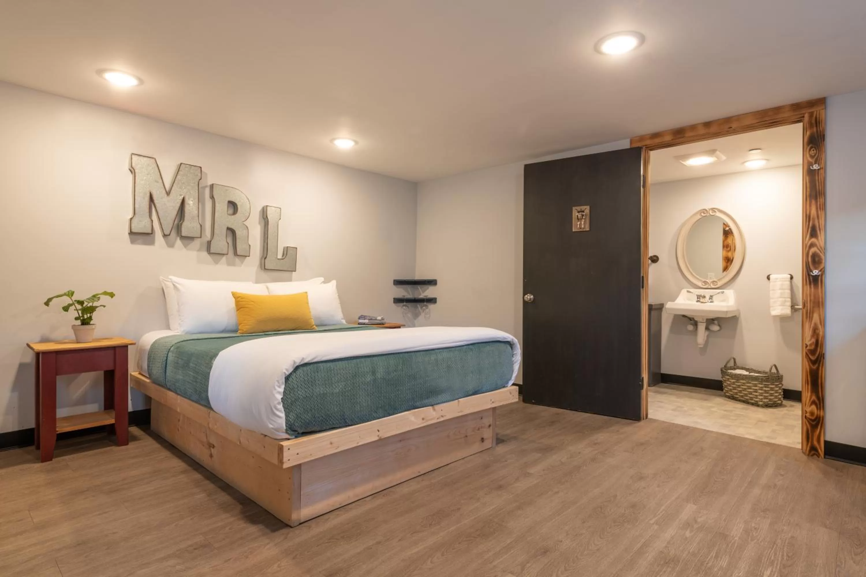 Bedroom, Bed in Mad River Lodge