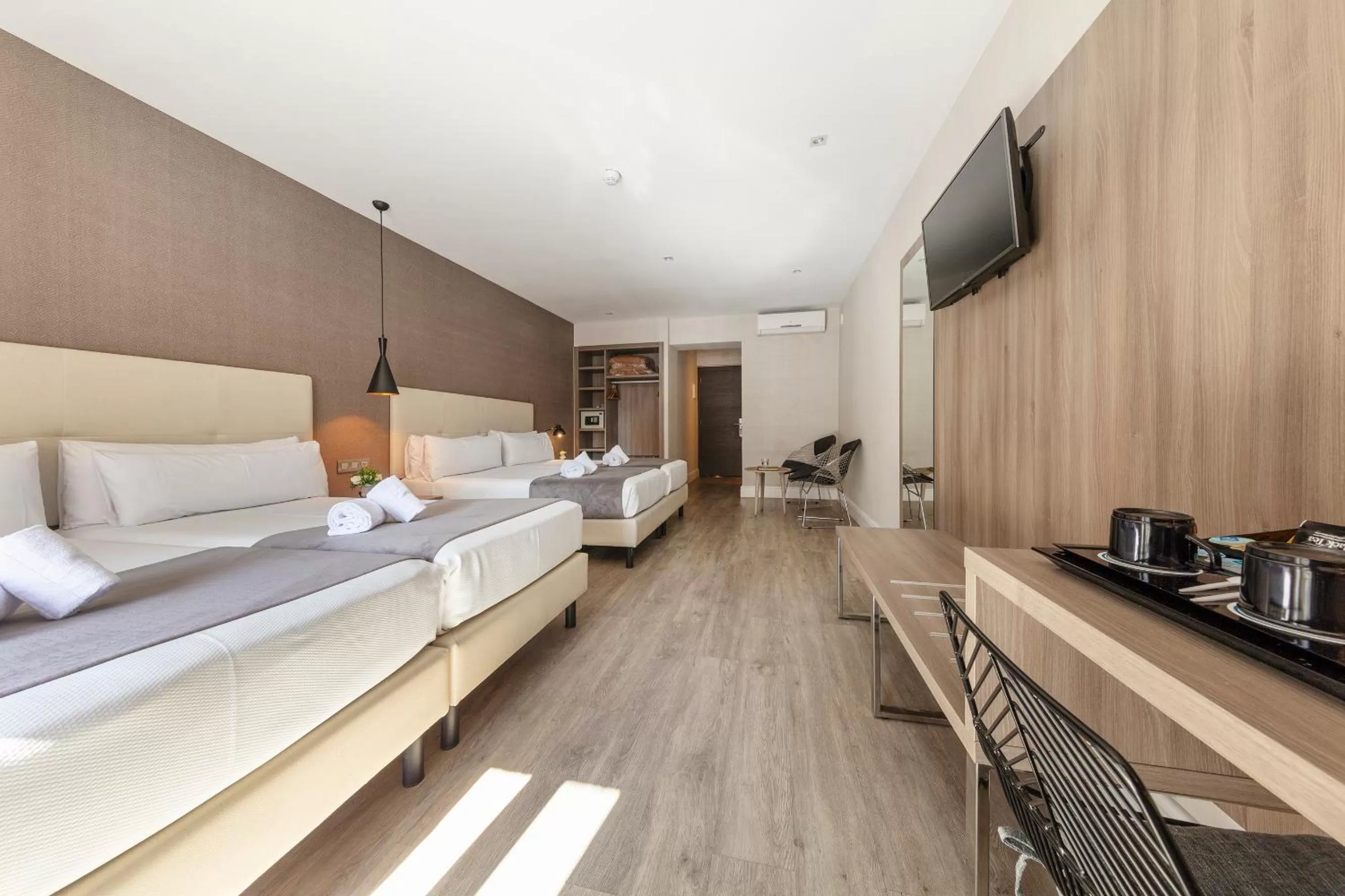 Photo of the whole room, Bed in Hotel Oasis