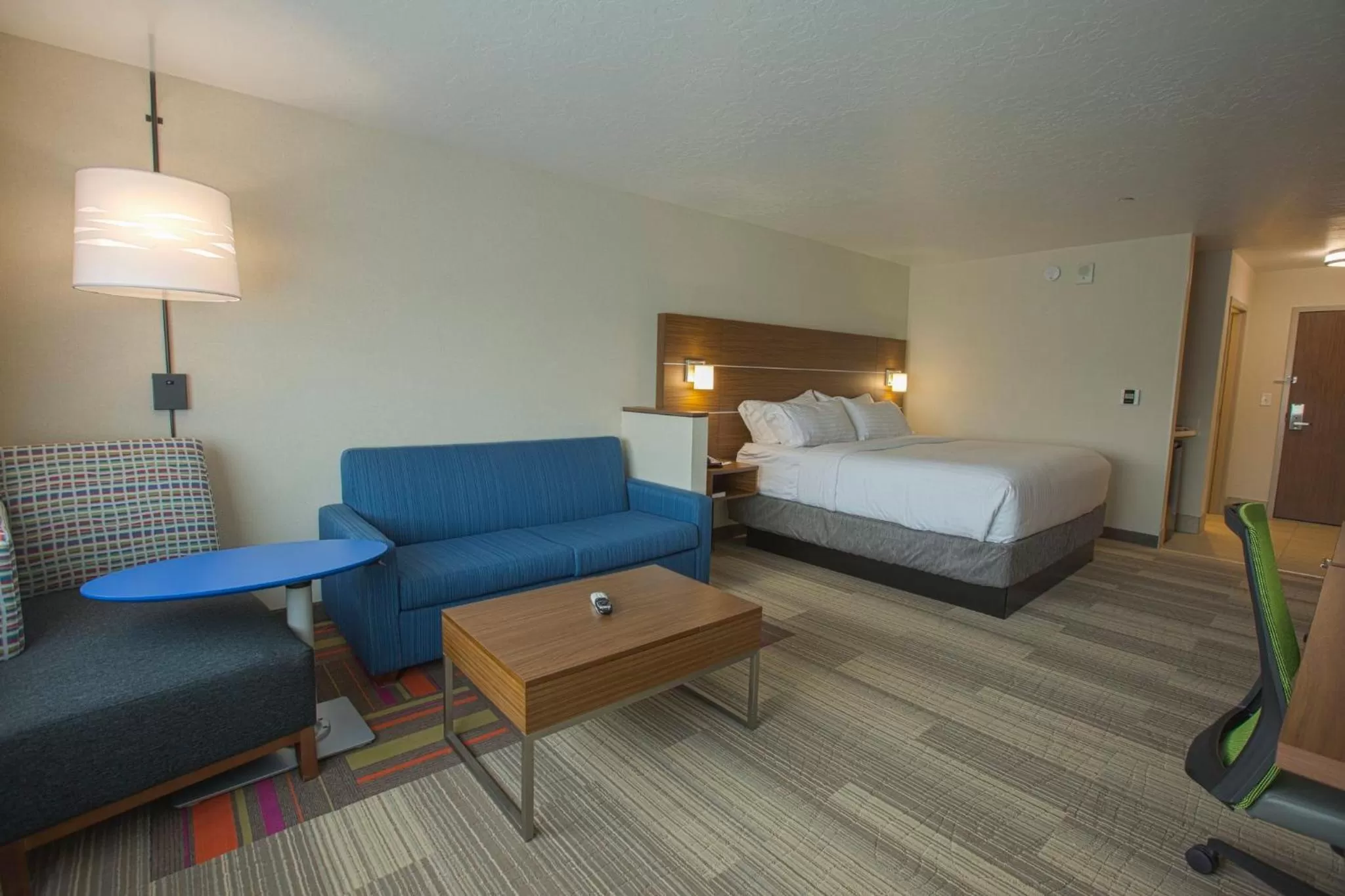 Photo of the whole room, Bed in Holiday Inn Express & Suites Boise Airport by IHG