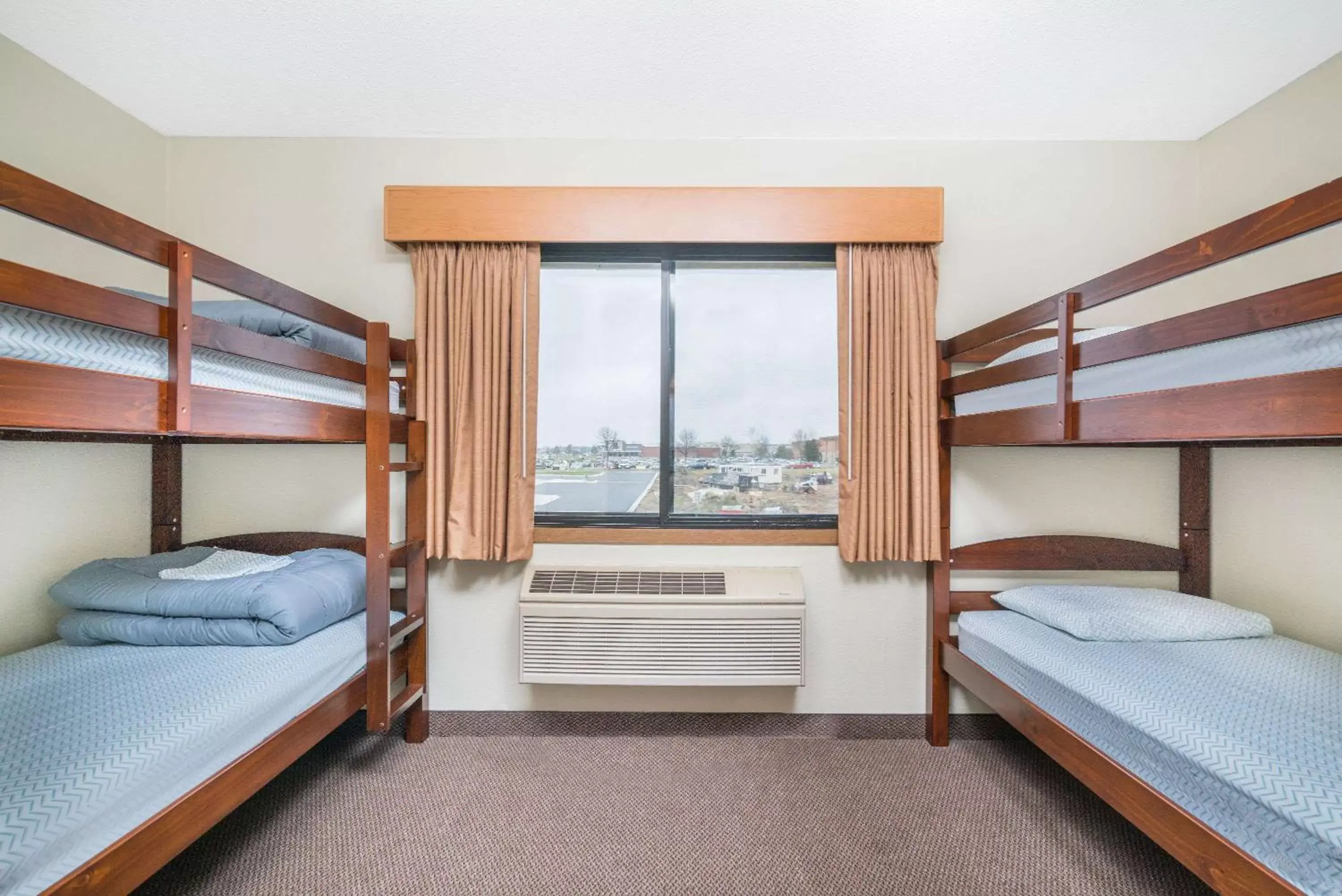 Photo of the whole room, Bunk Bed in Days Inn & Suites by Wyndham Baxter Brainerd Area