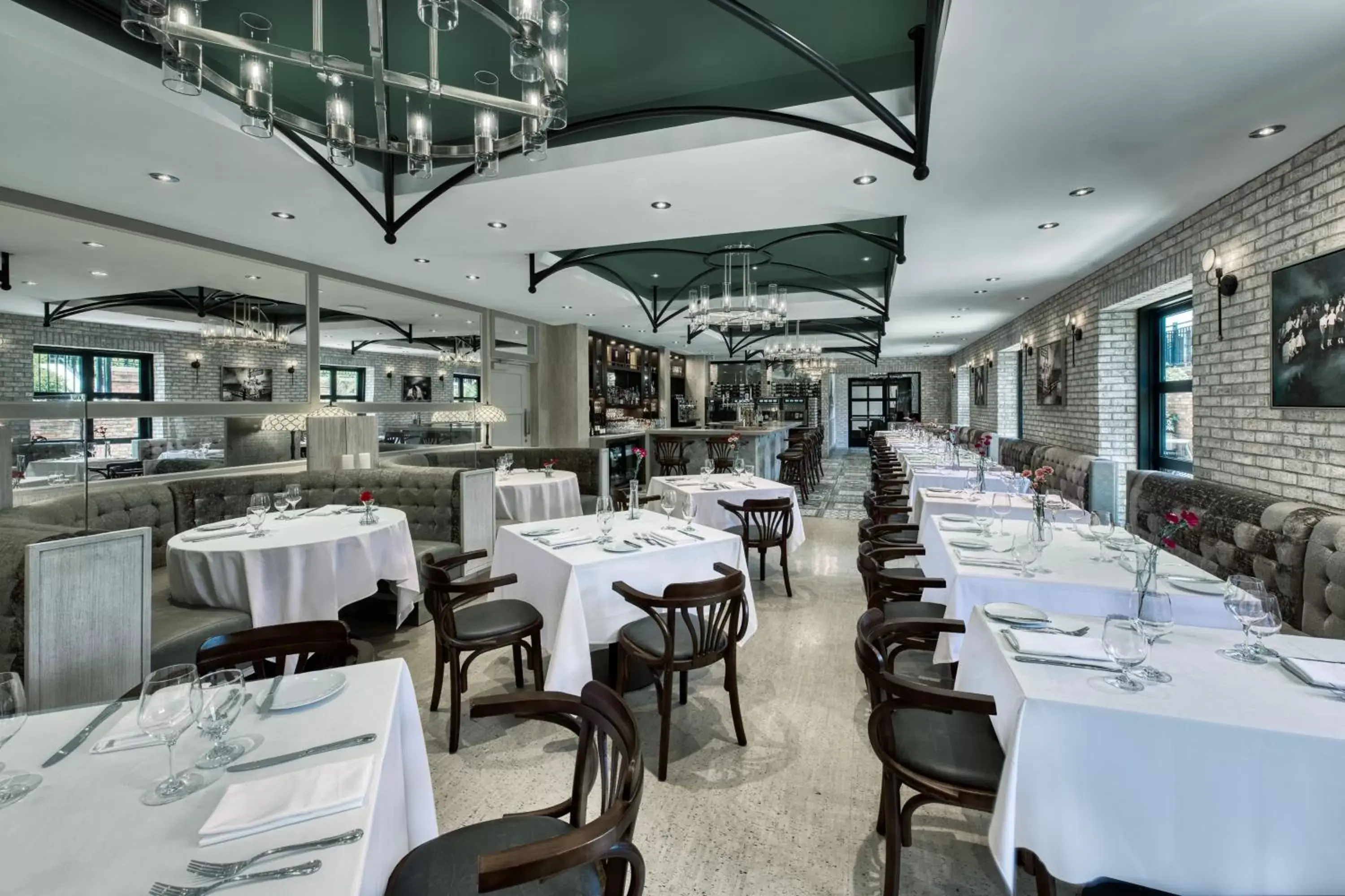 Restaurant/Places to Eat in The Insignia Hotel, Sarnia, a Tribute Portfolio Hotel