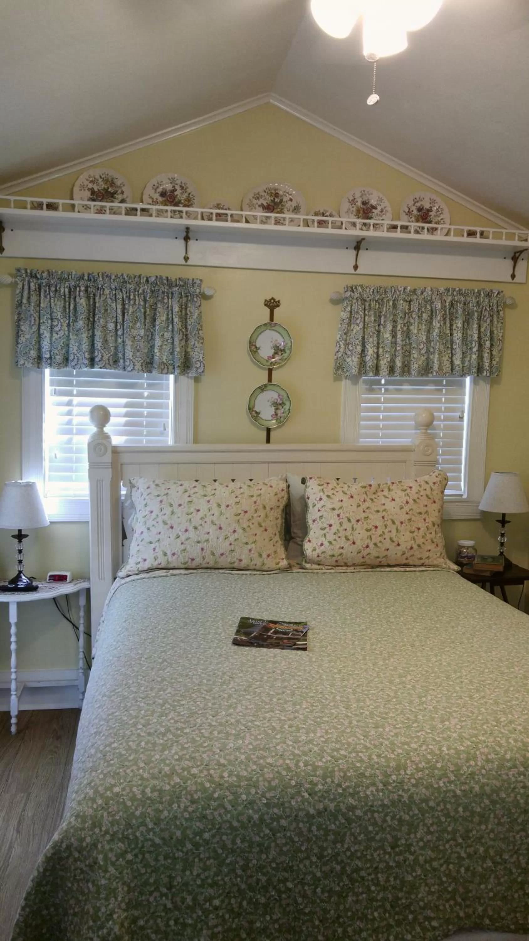 Bed in Hidden Springs Bed and Breakfast