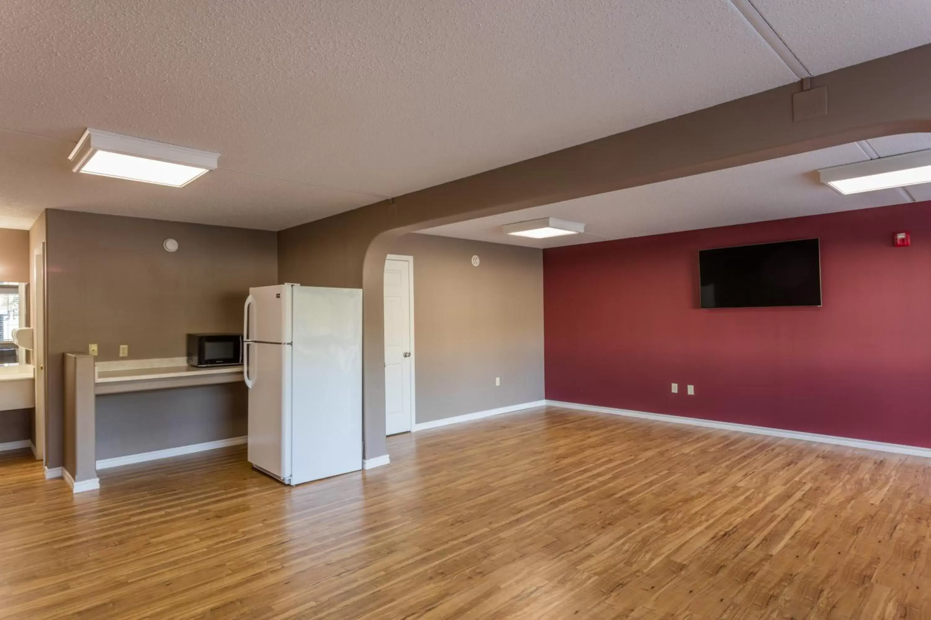 Photo of the whole room, TV/Entertainment Center in Angel Inn - near IMAX