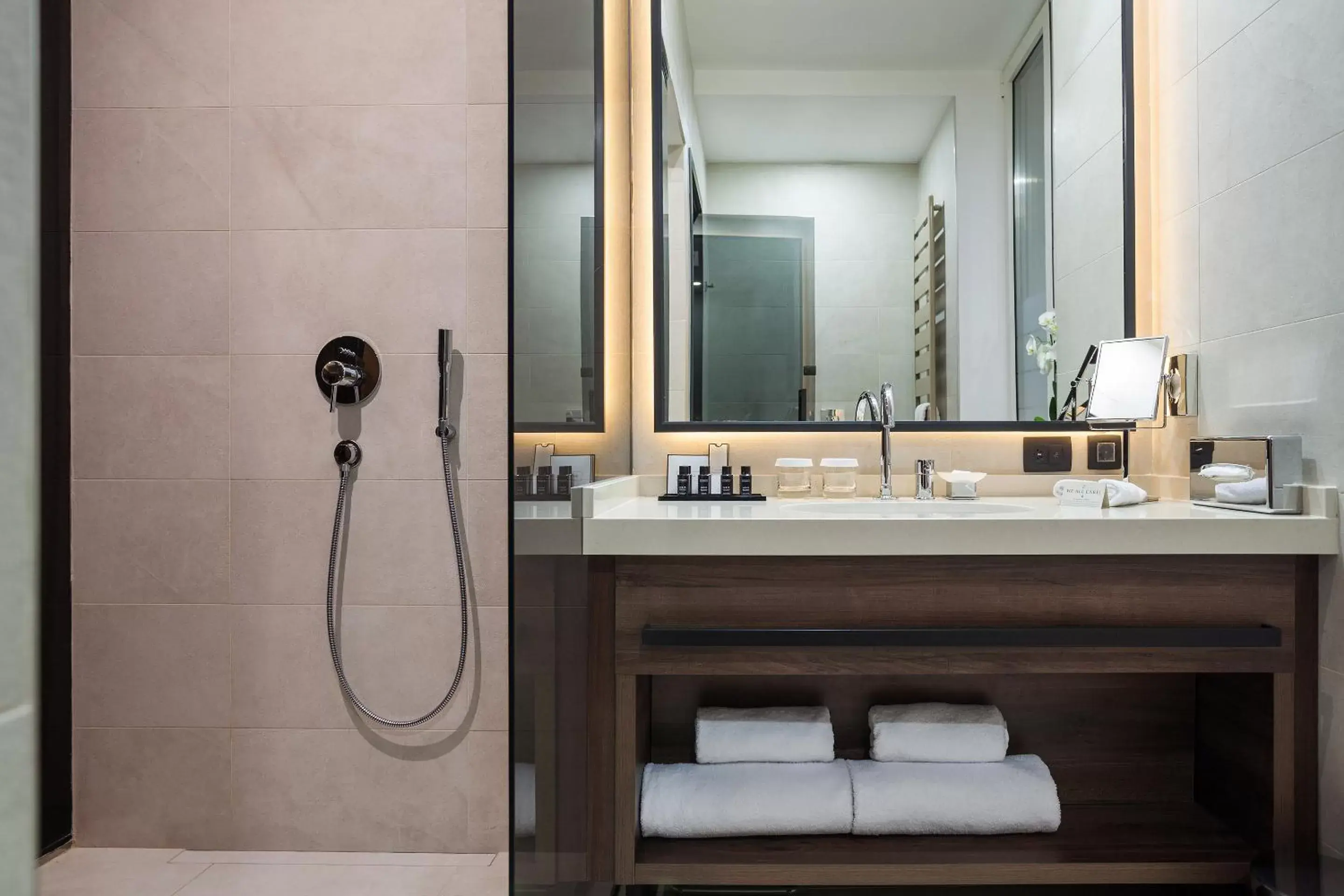 Shower, Bathroom in SAINT TEN Hotel, Small Luxury Hotels