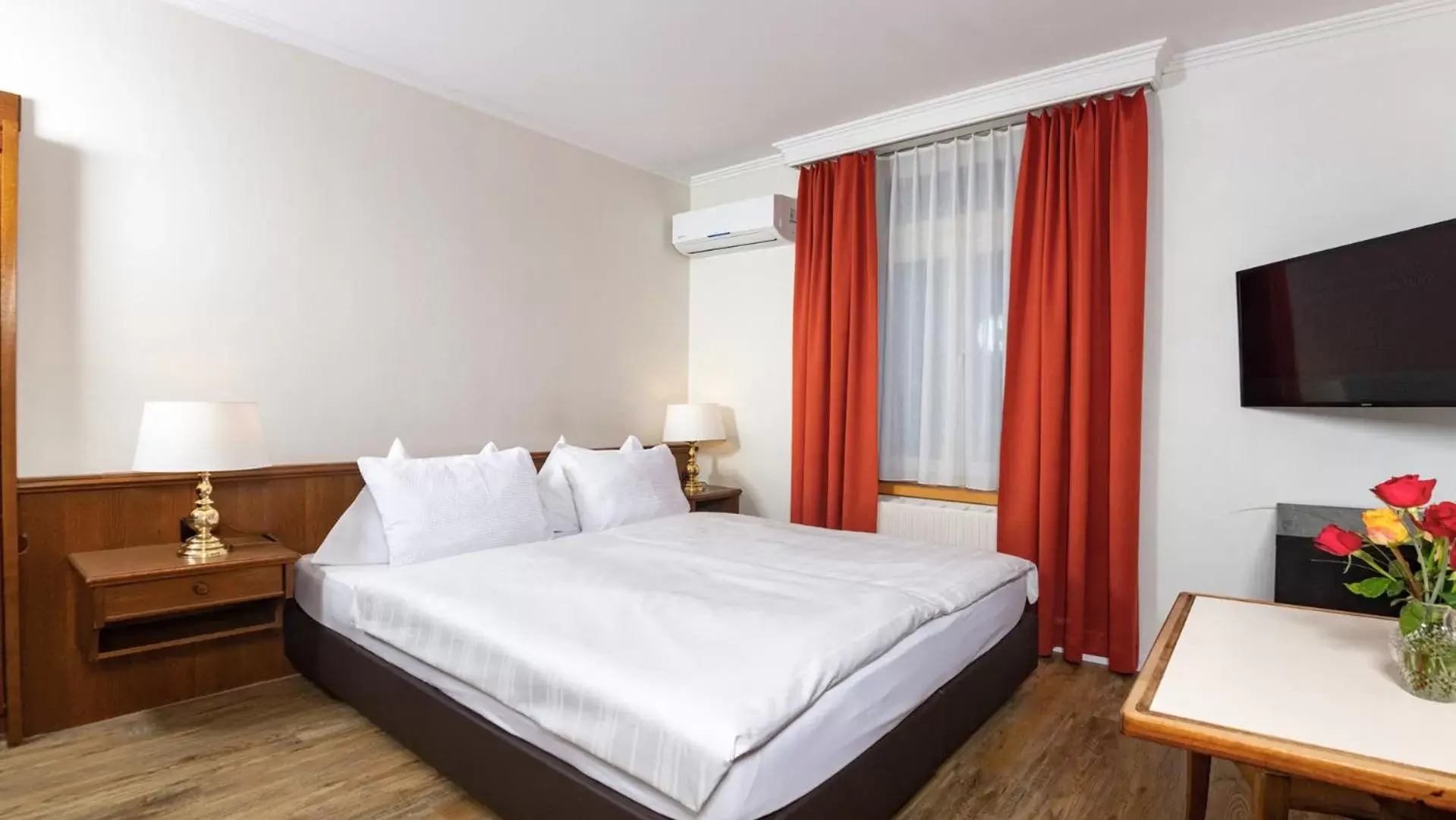 Economy Double Room in Swiss Inn & Apartments