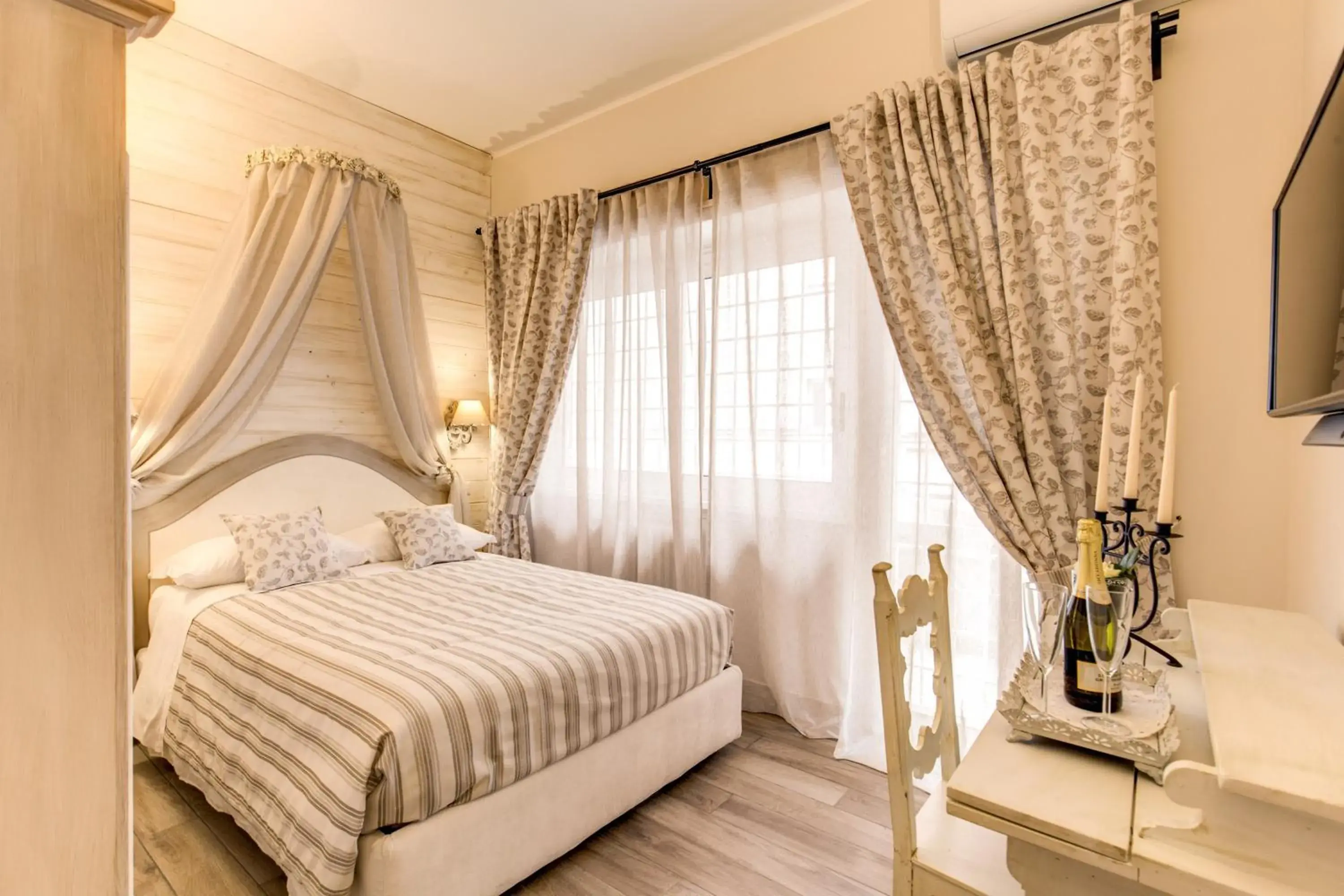 Room with Balcony in Casa Tua Vaticano Guest House Room with Balcony in Casa Tua Vaticano Guest House