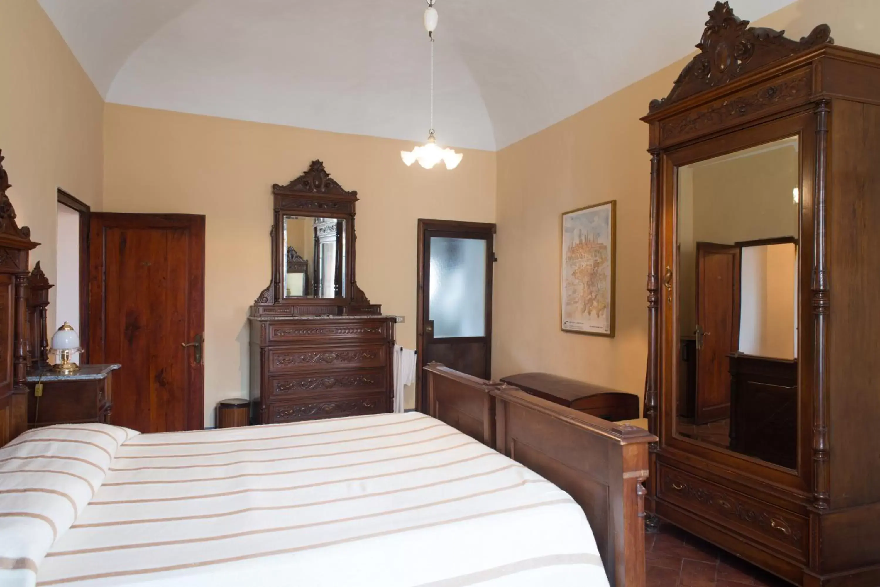 Photo of the whole room, Bed in Residenza D'Epoca Palazzo Buonaccorsi