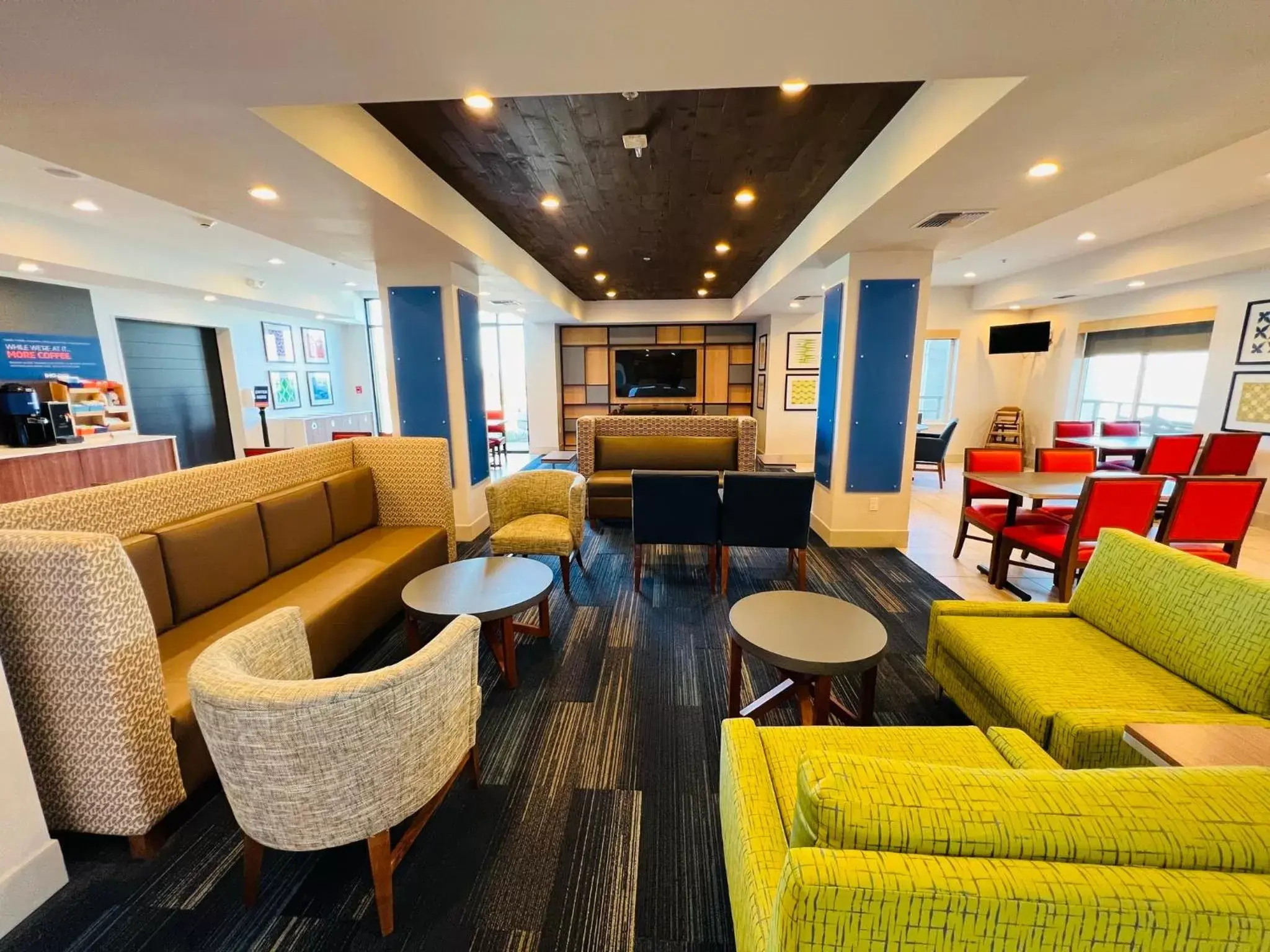 Property building in Holiday Inn Express & Suites Salinas by IHG Property building in Holiday Inn Express & Suites Salinas by IHG