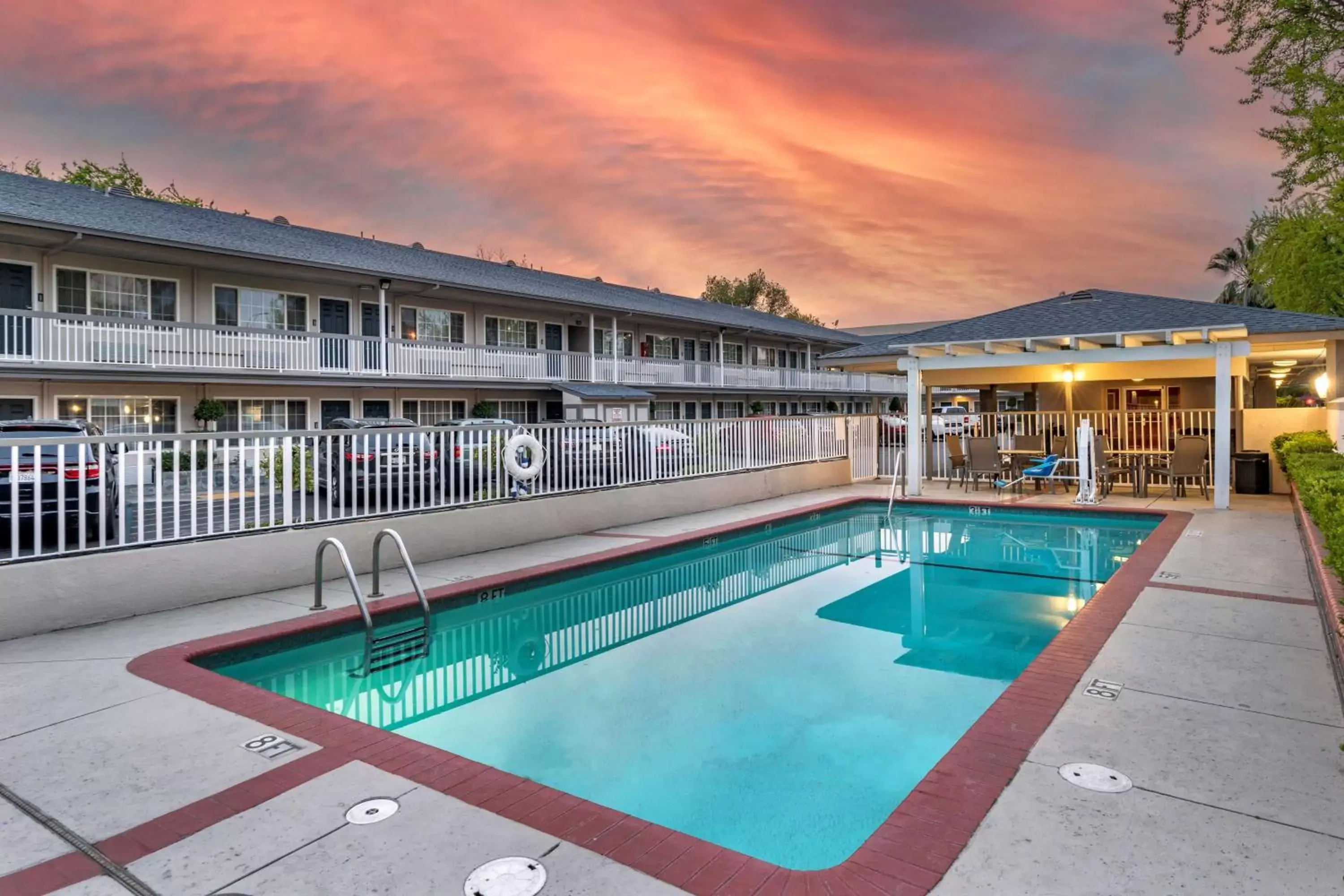 Swimming Pool in Best Western Town House Lodge