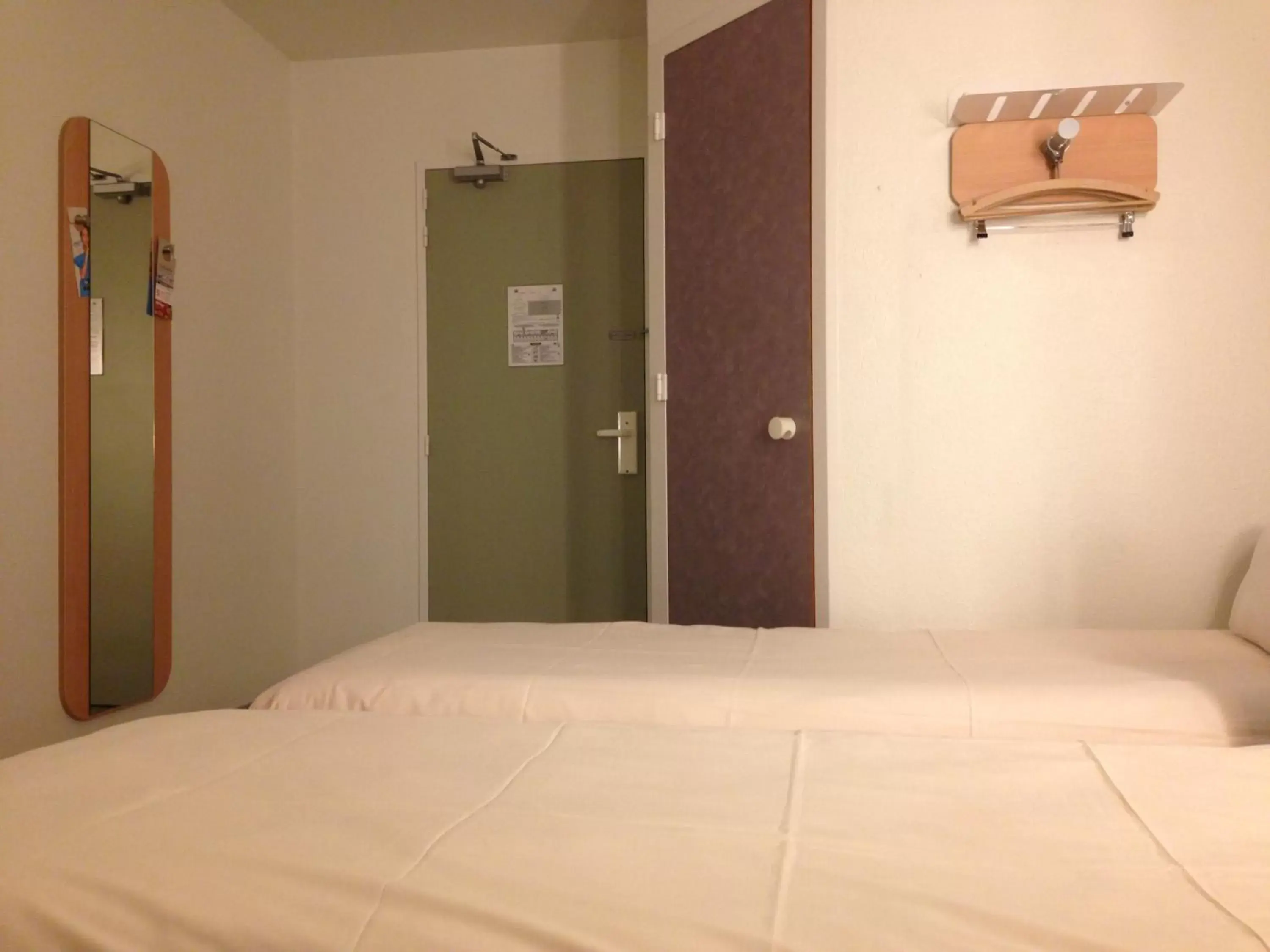 Photo of the whole room, Bed in ibis Budget Caen Centre Gare