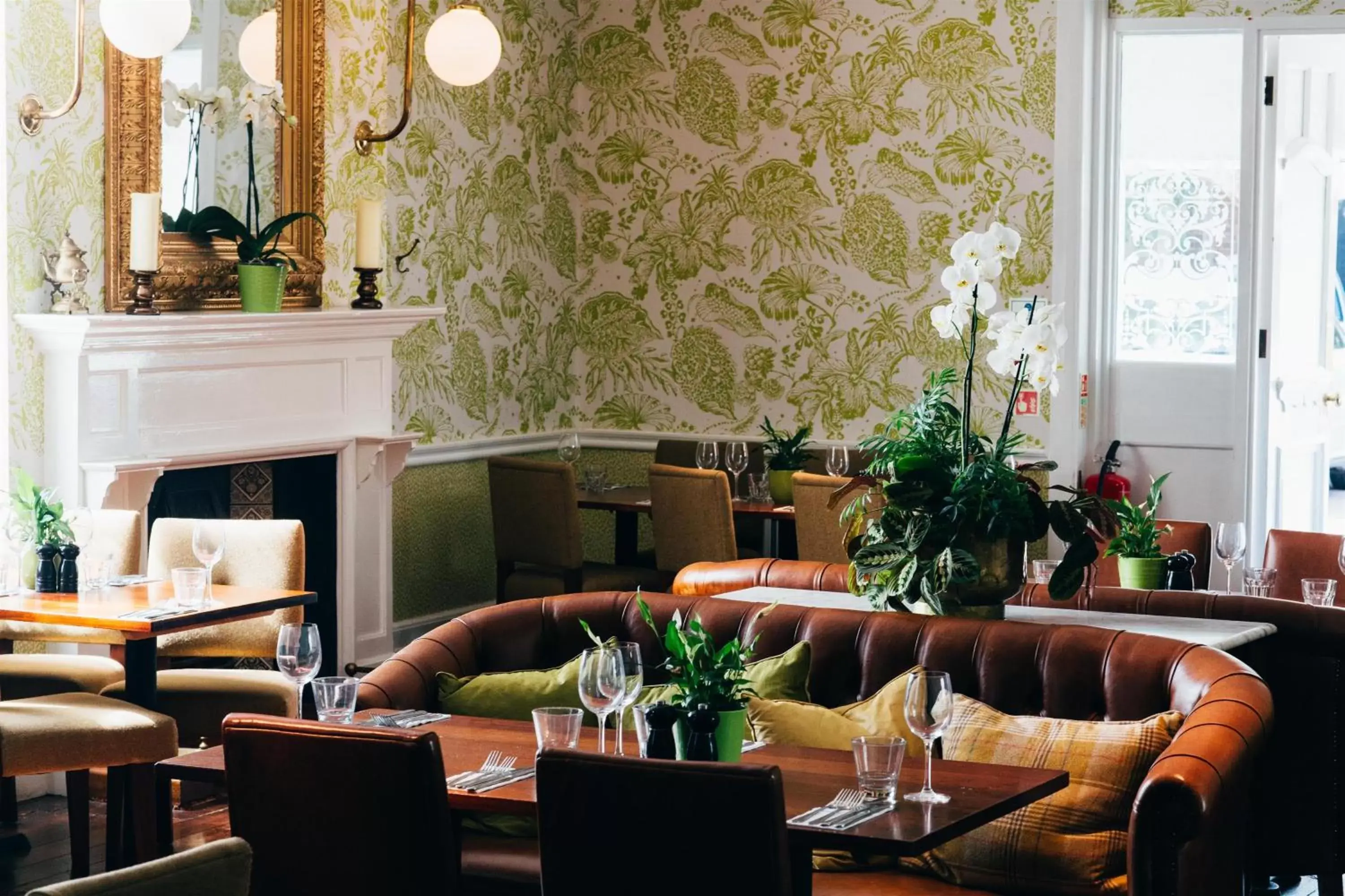 Lounge or bar, Restaurant/Places to Eat in Embankment Hotel