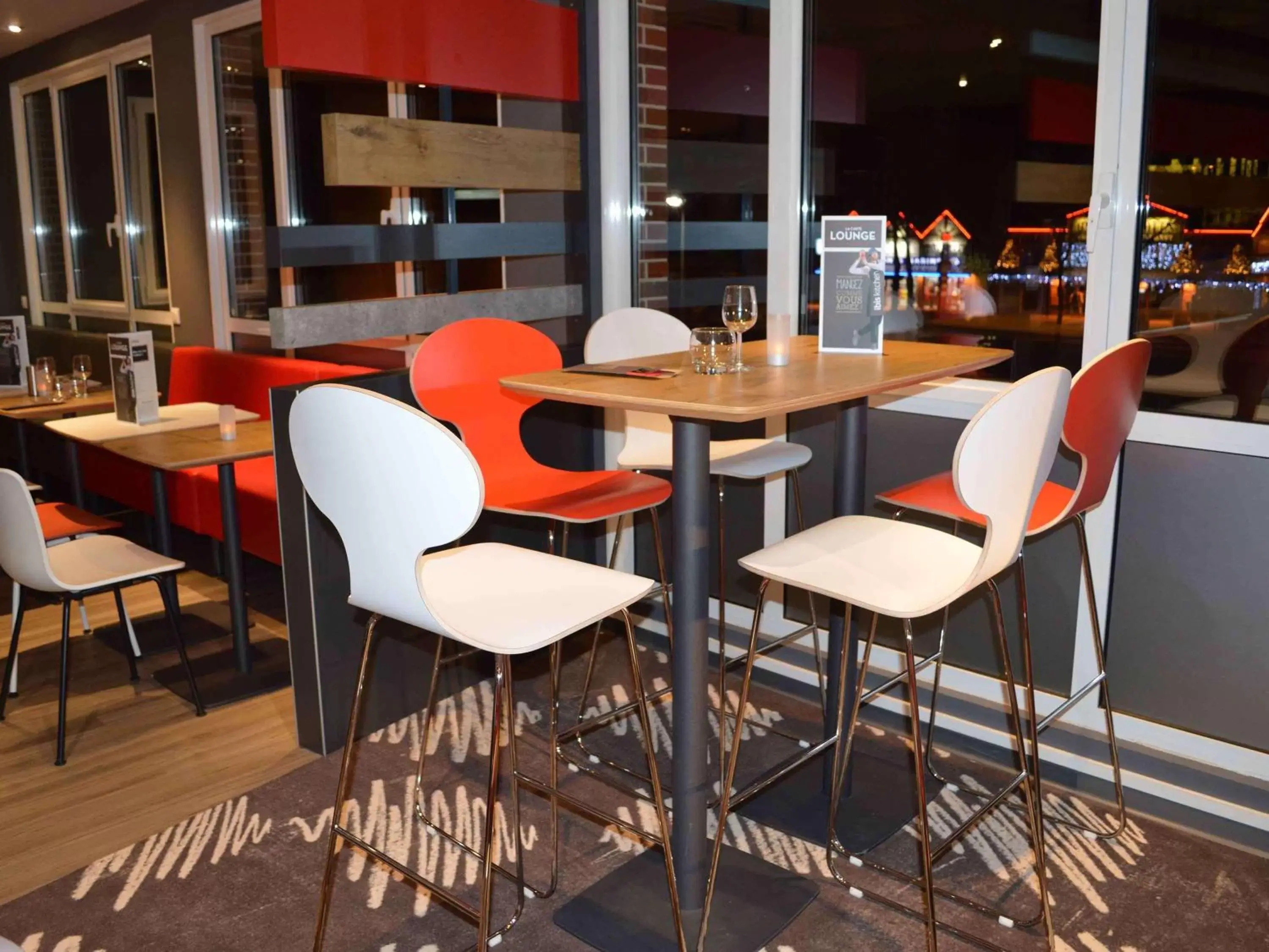 Restaurant/places to eat, Lounge/Bar in ibis Honfleur