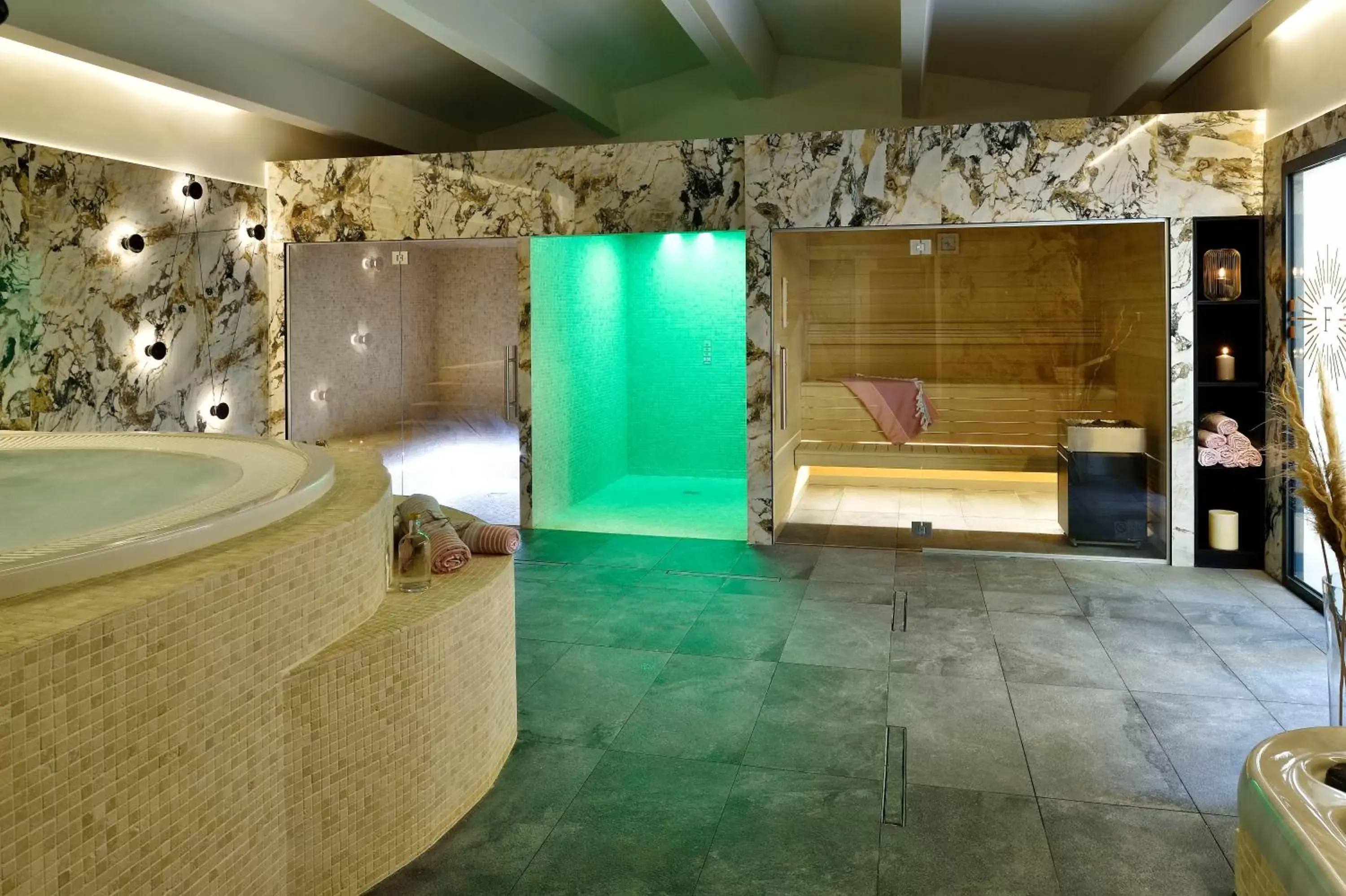 Spa and wellness centre/facilities, Bathroom in Hôtel Fesch & Spa